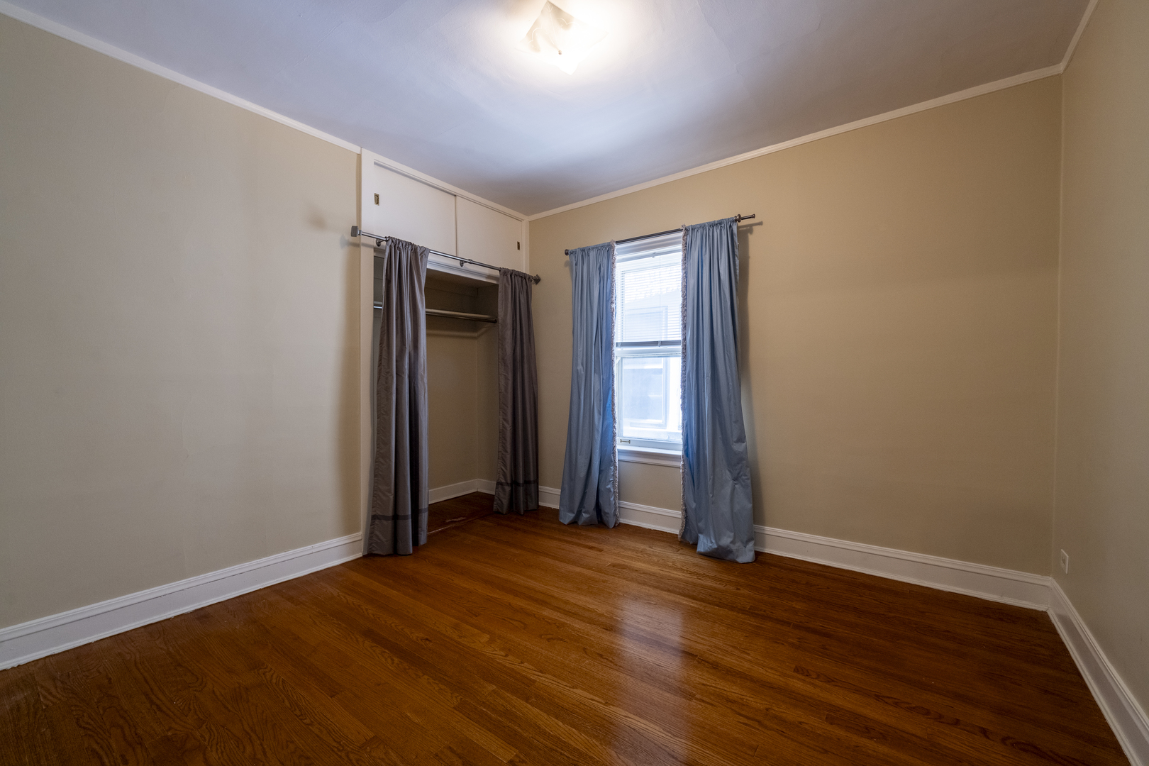 6712 N Maplewood Avenue