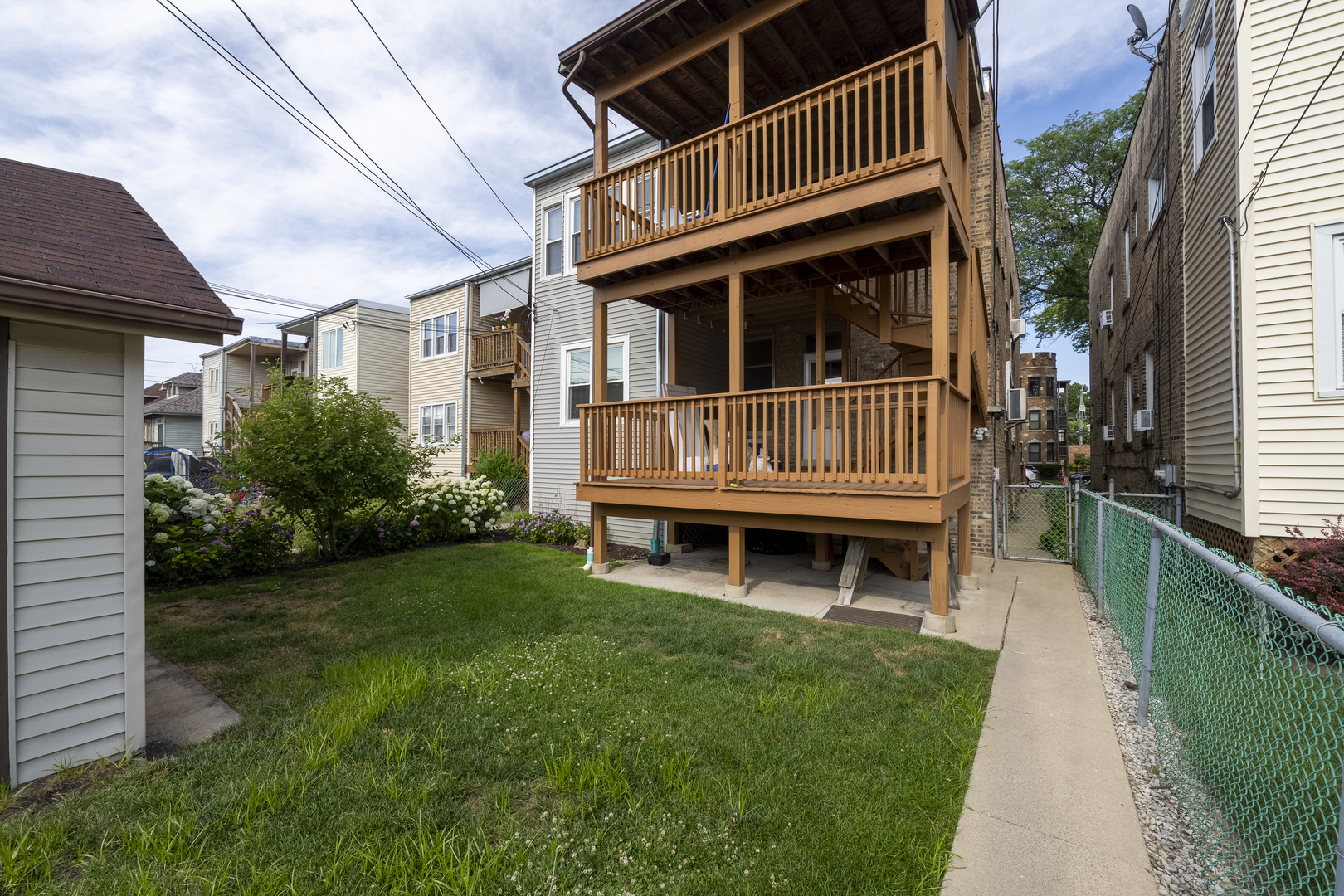 6712 N Maplewood Avenue