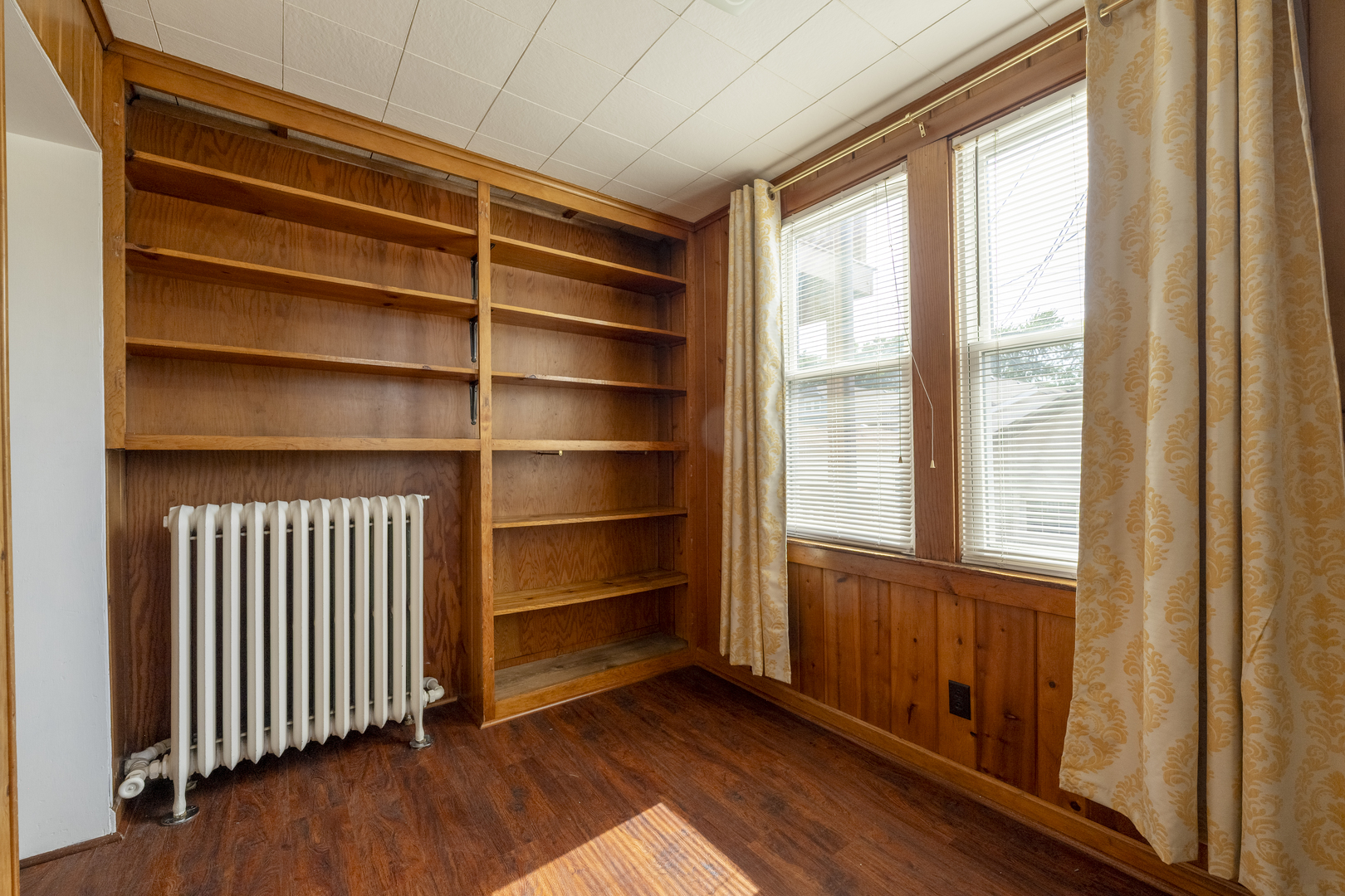 6712 N Maplewood Avenue