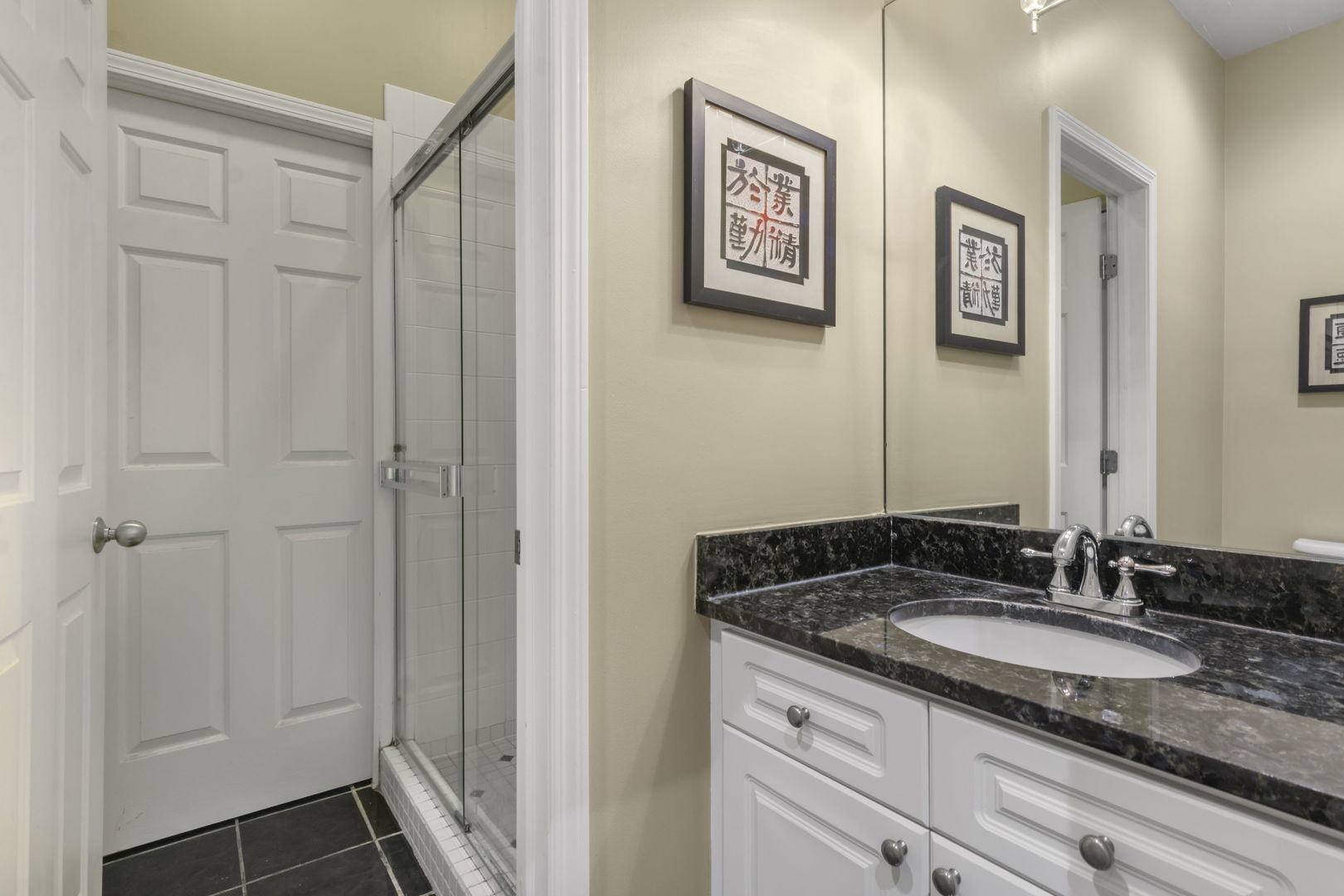 2541 N Racine Avenue Unit: 2