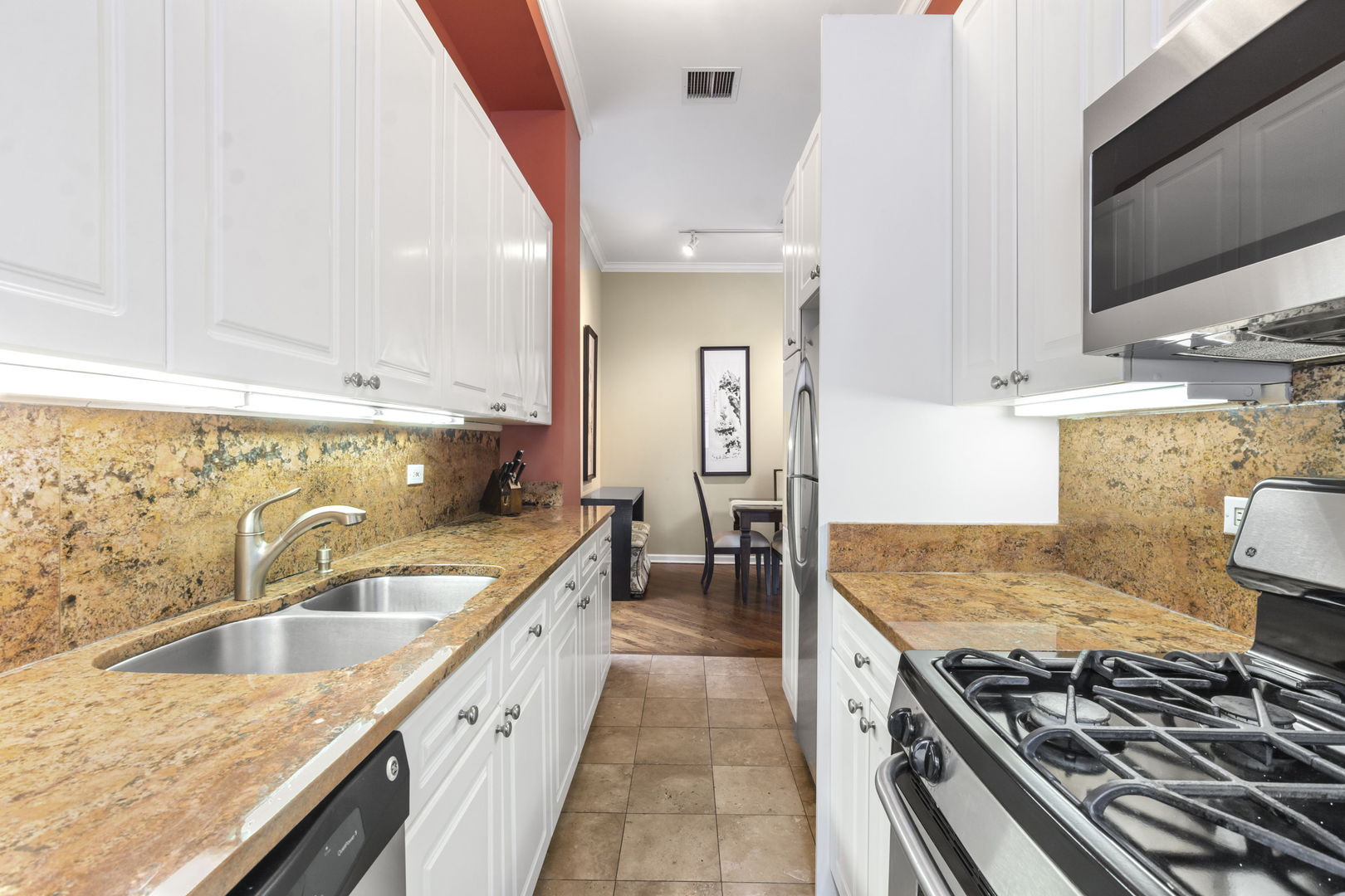 2541 N Racine Avenue Unit: 2