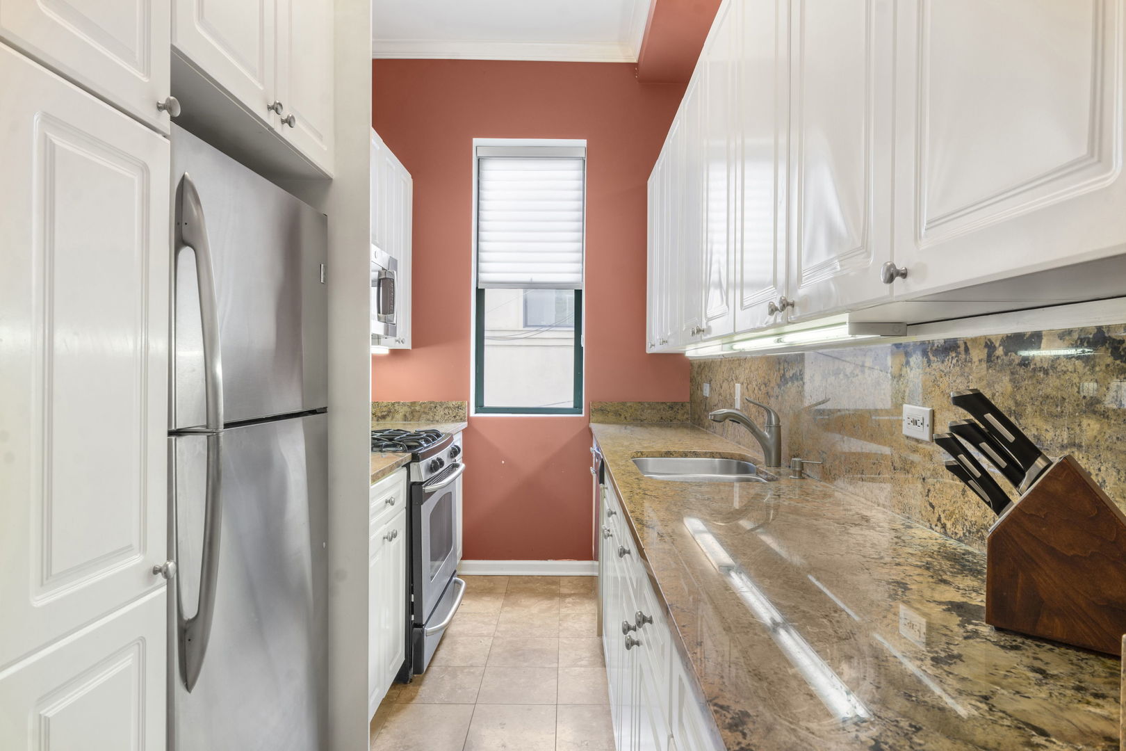 2541 N Racine Avenue Unit: 2