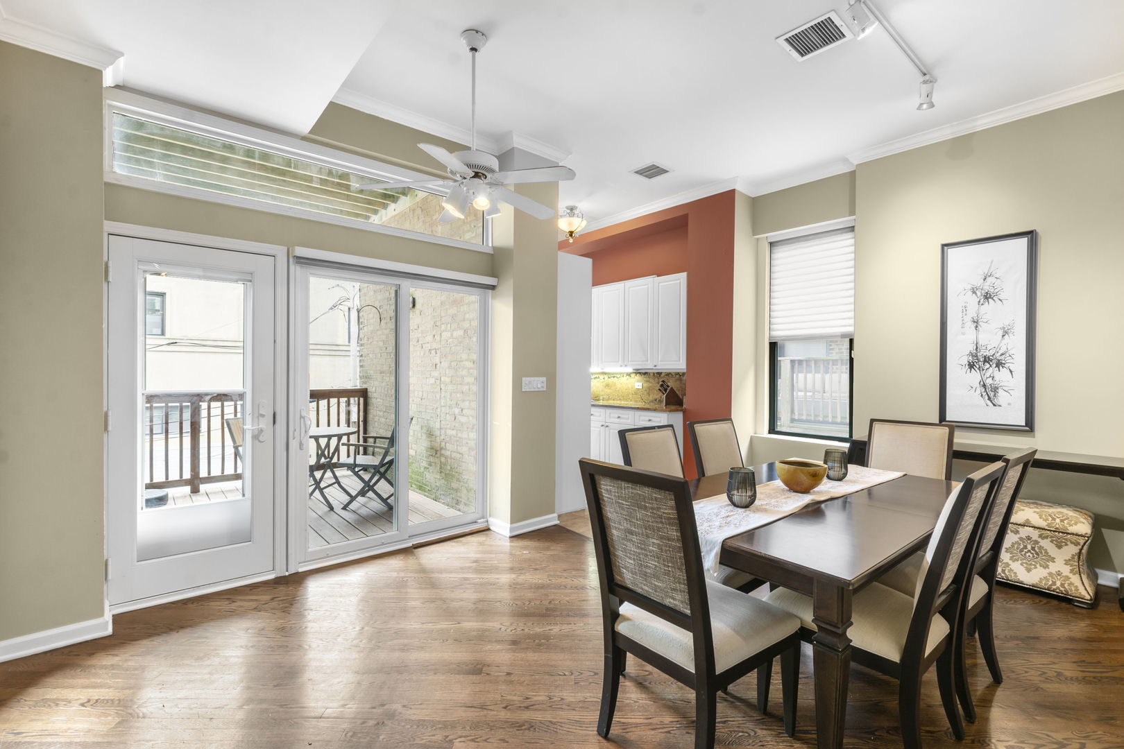 2541 N Racine Avenue Unit: 2