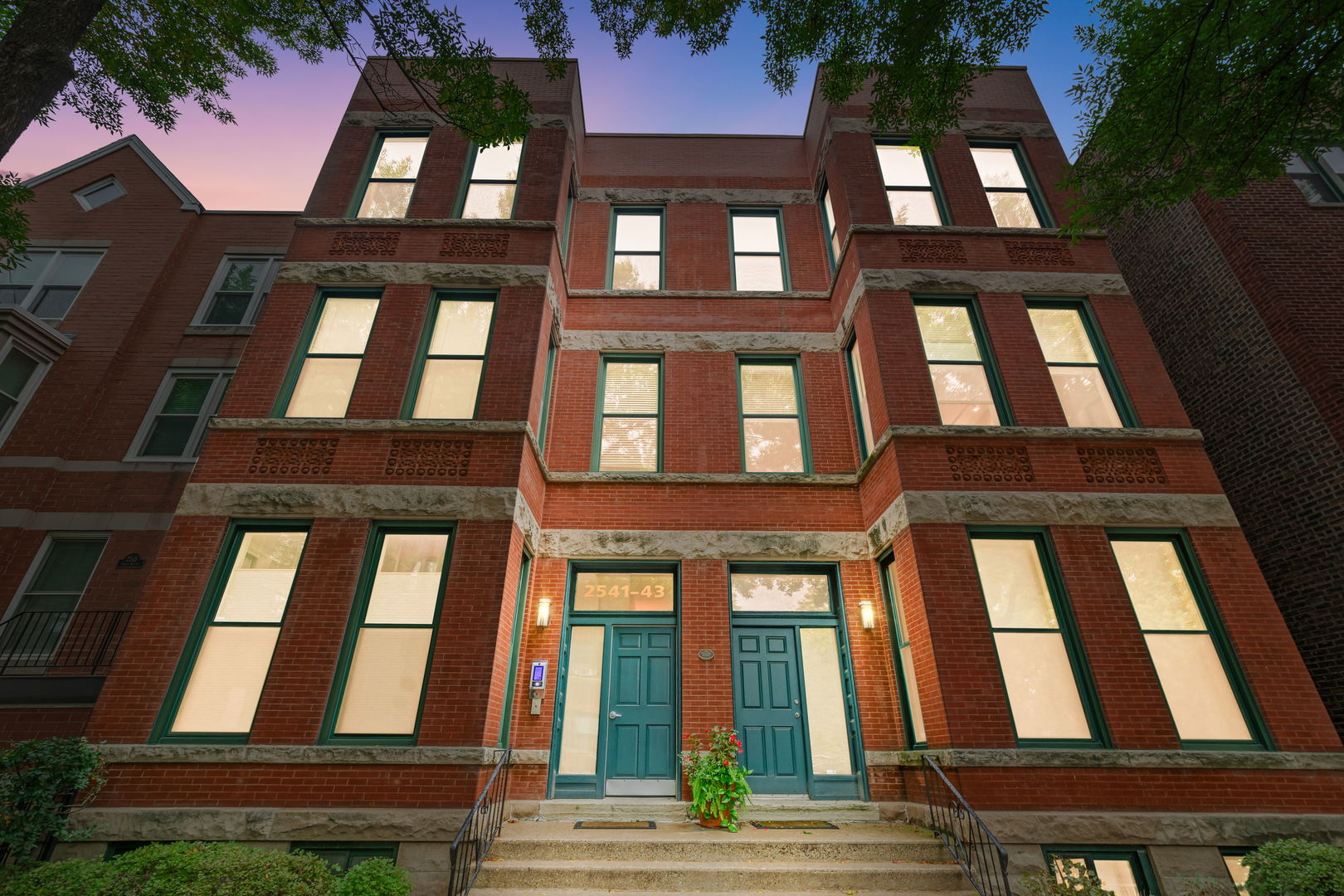 2541 N Racine Avenue Unit: 2