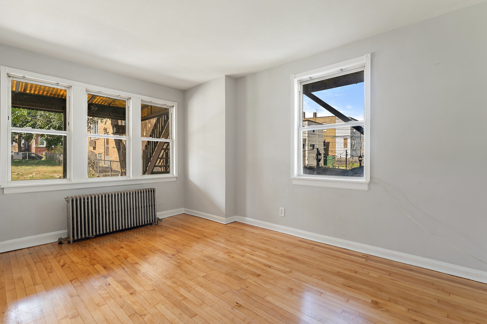 2335 N Merrimac Avenue