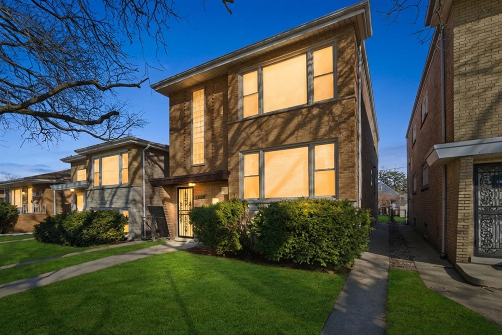 8121 S Commercial Avenue