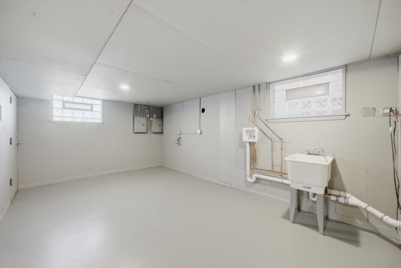 8121 S Commercial Avenue