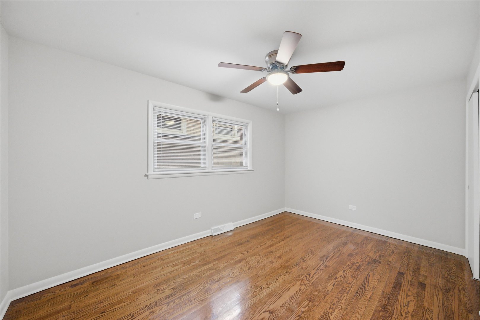 8121 S Commercial Avenue