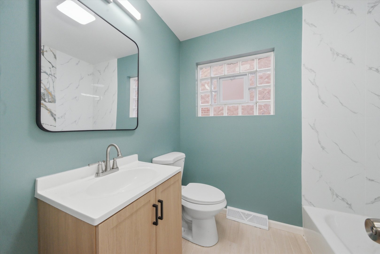 8121 S Commercial Avenue