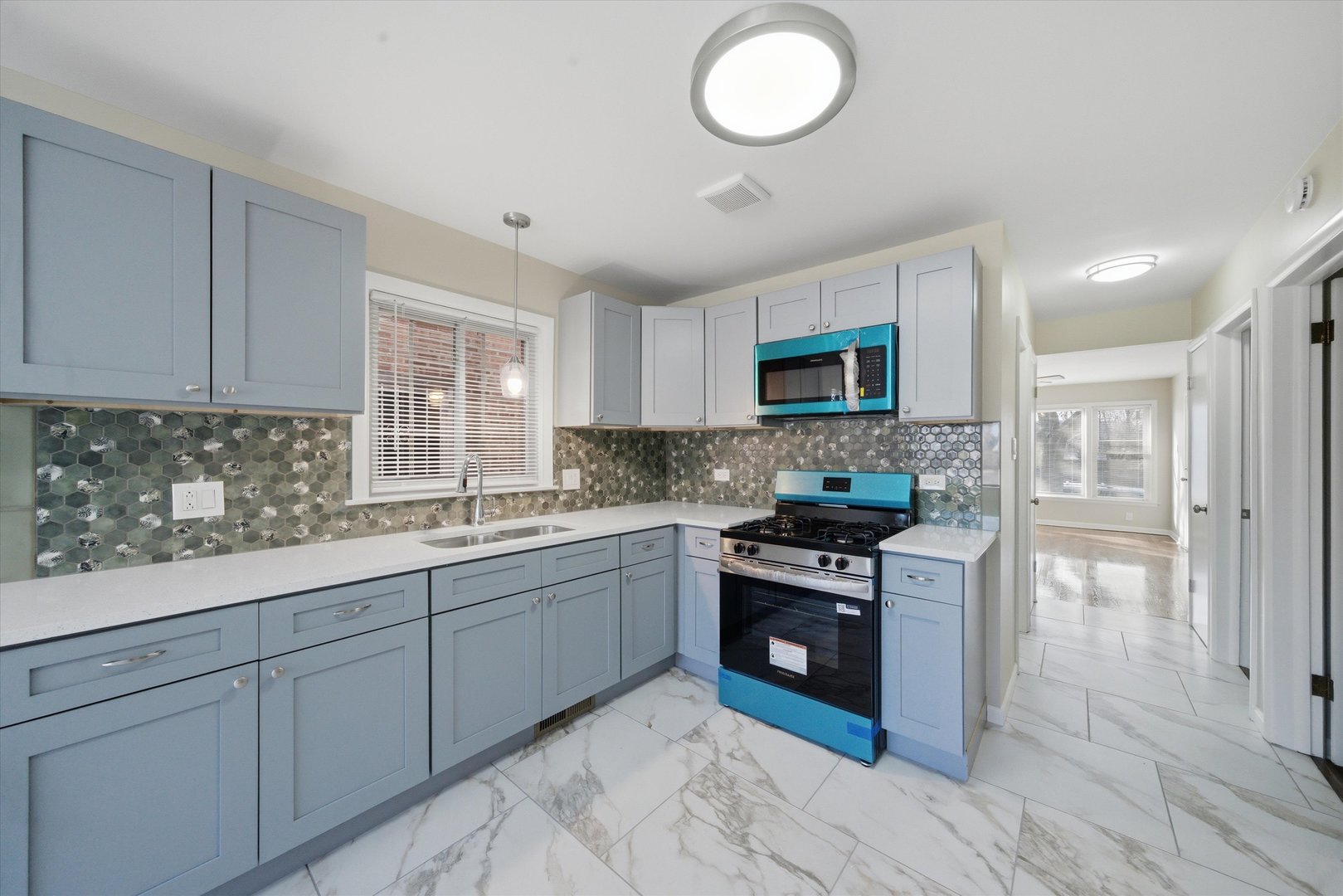 8121 S Commercial Avenue