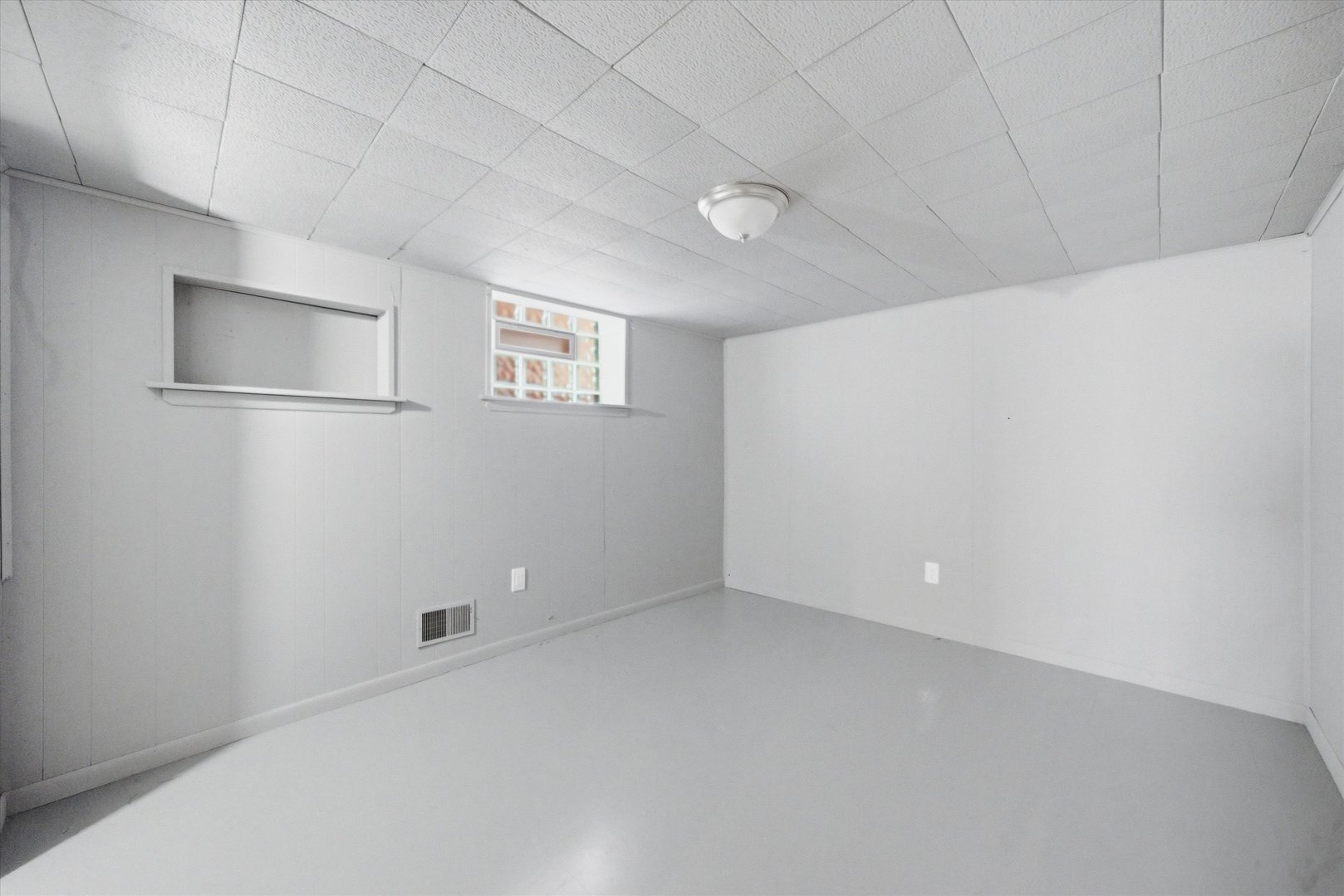 8121 S Commercial Avenue