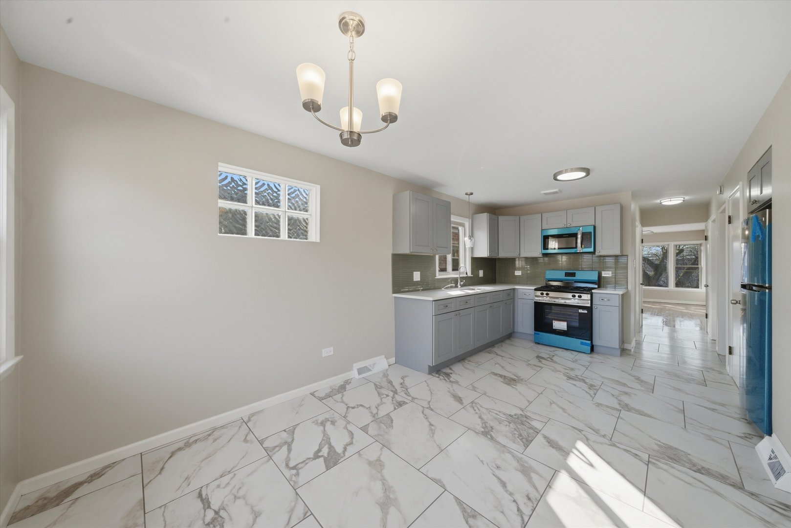 8121 S Commercial Avenue