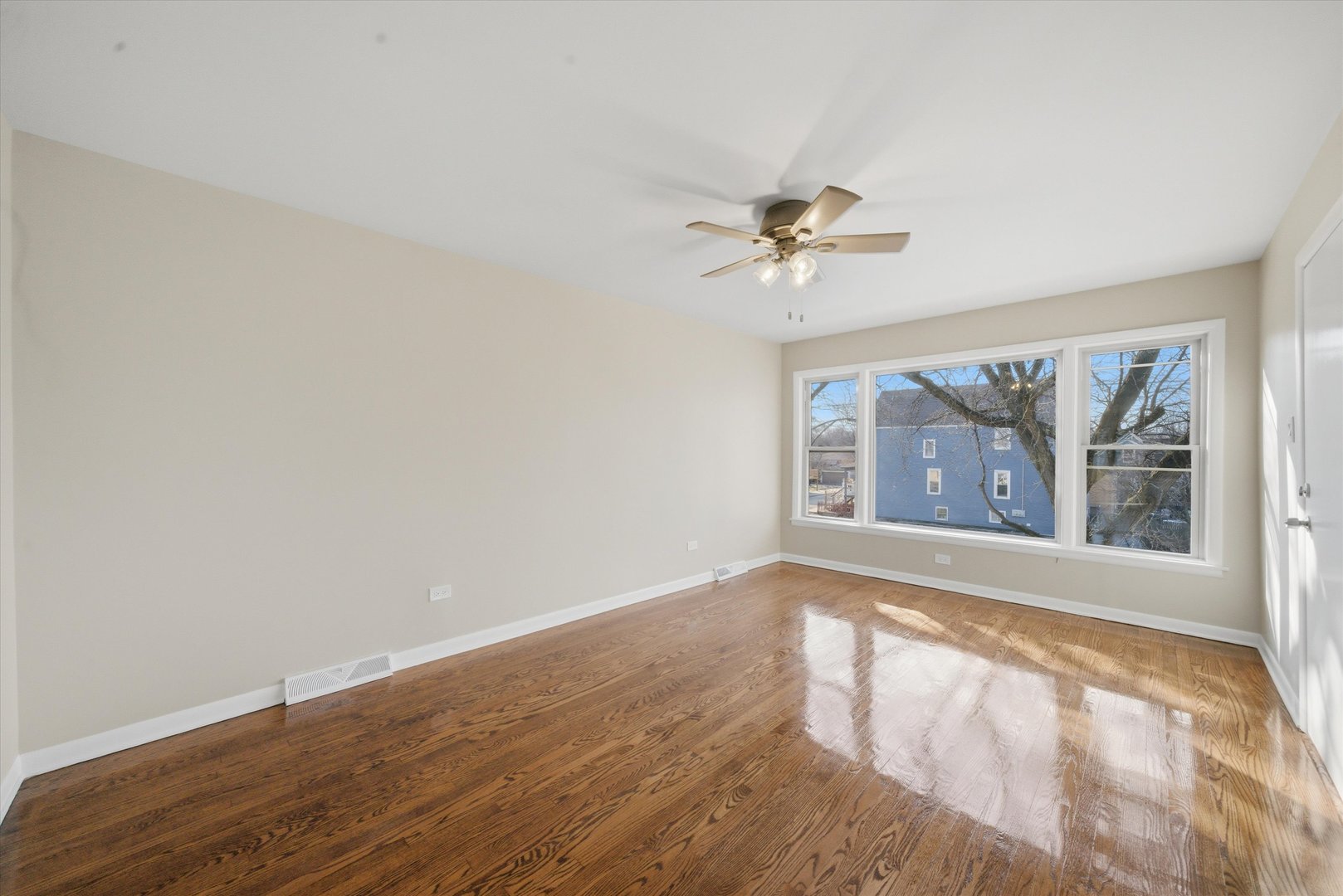 8121 S Commercial Avenue