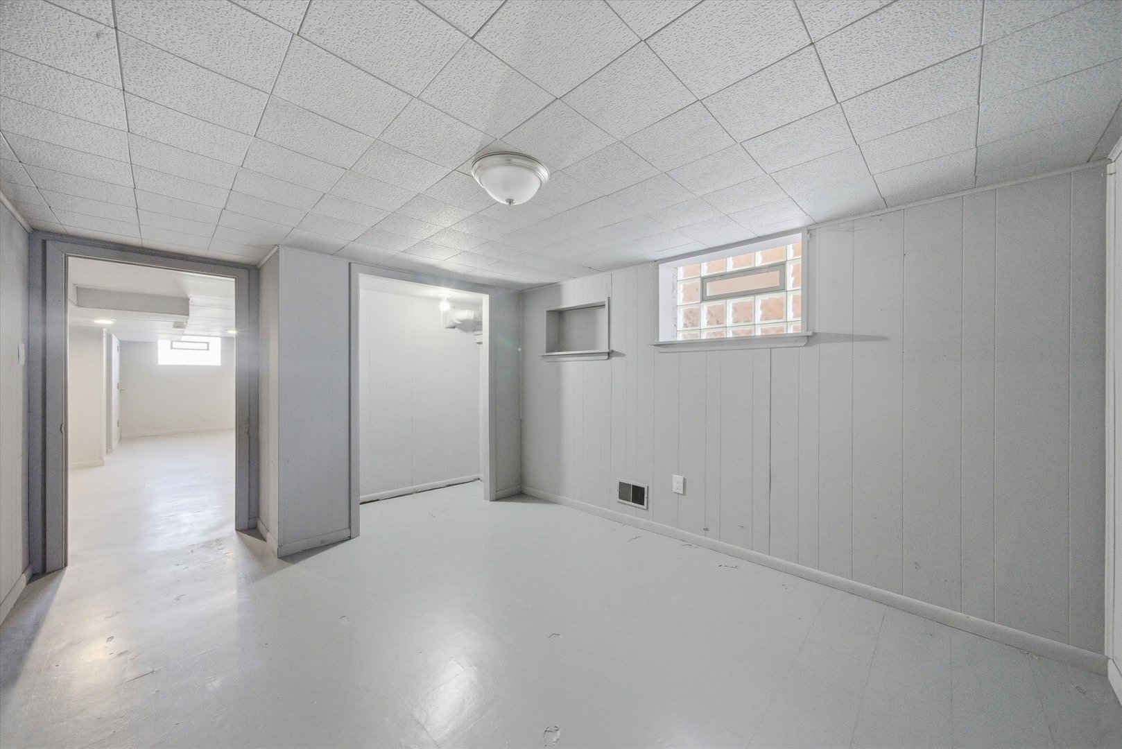 8121 S Commercial Avenue