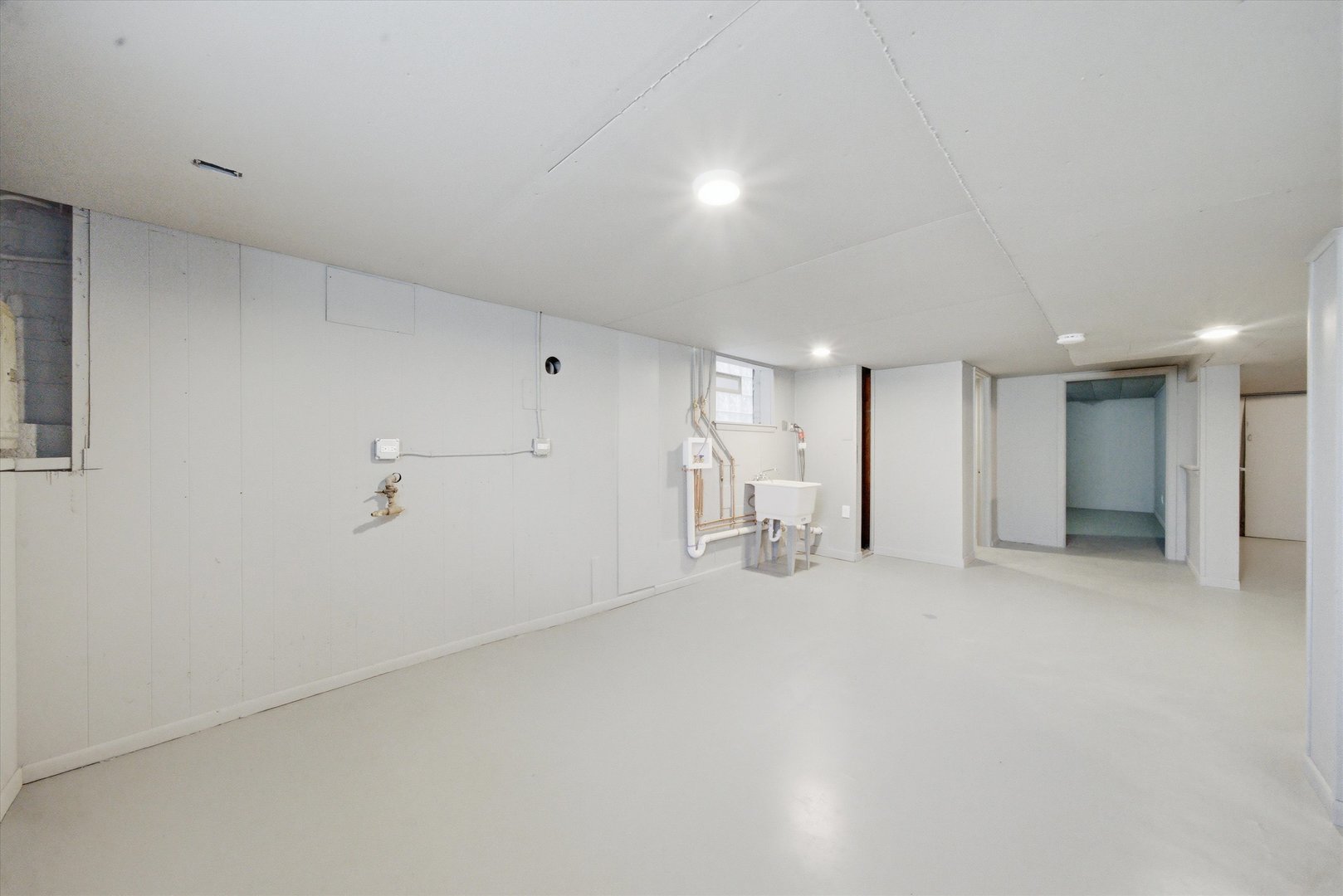 8121 S Commercial Avenue