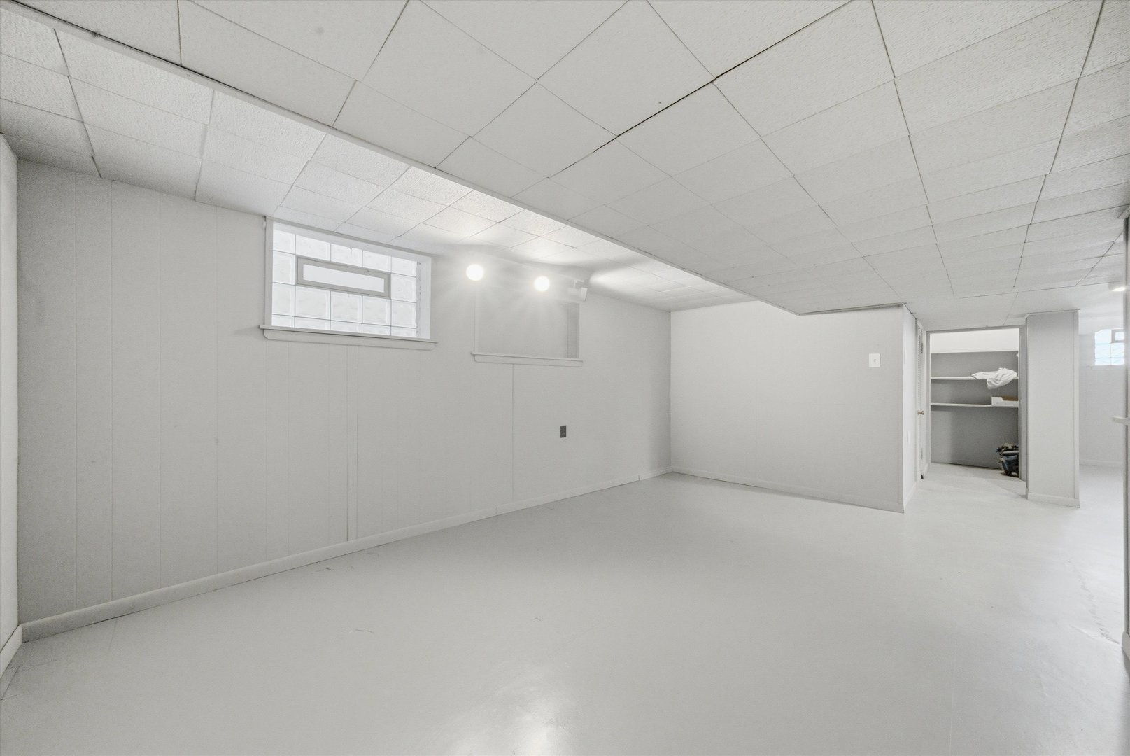 8121 S Commercial Avenue