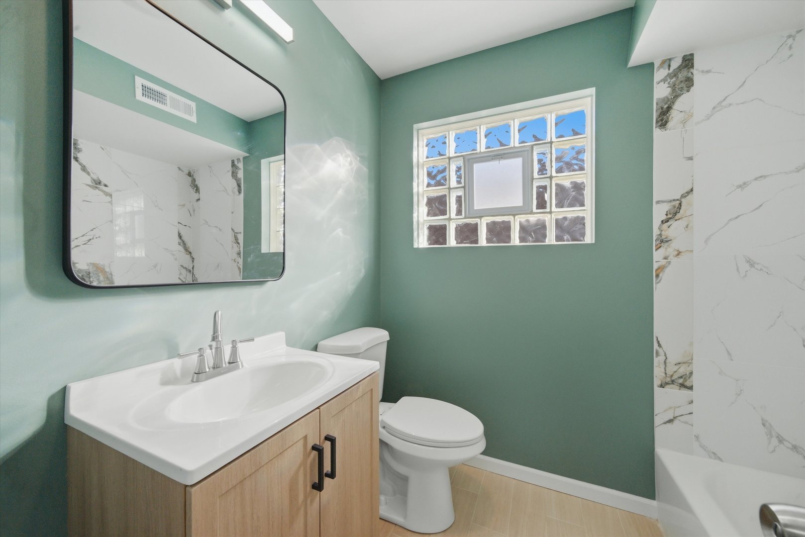 8121 S Commercial Avenue