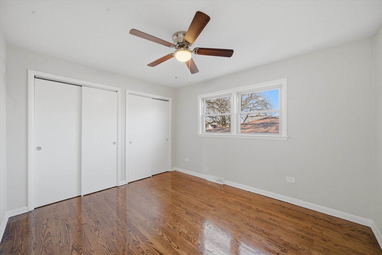 8121 S Commercial Avenue