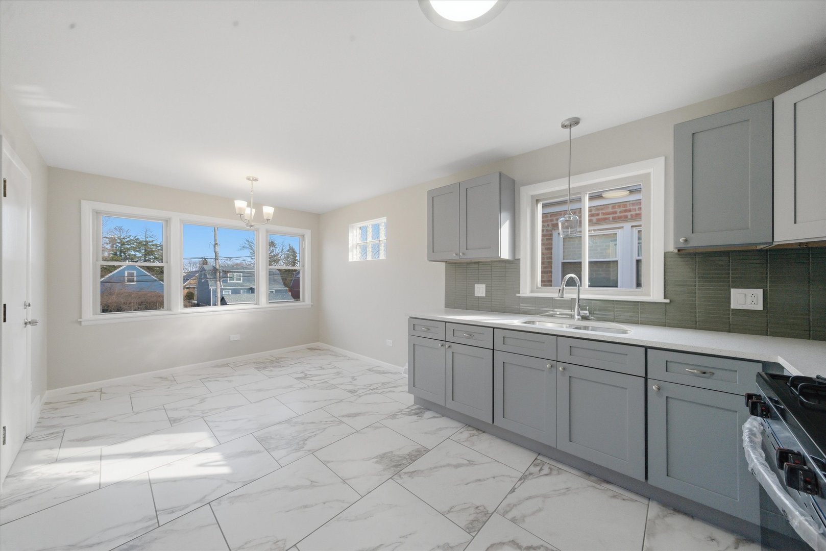 8121 S Commercial Avenue