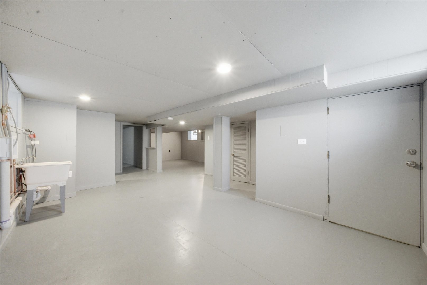 8121 S Commercial Avenue