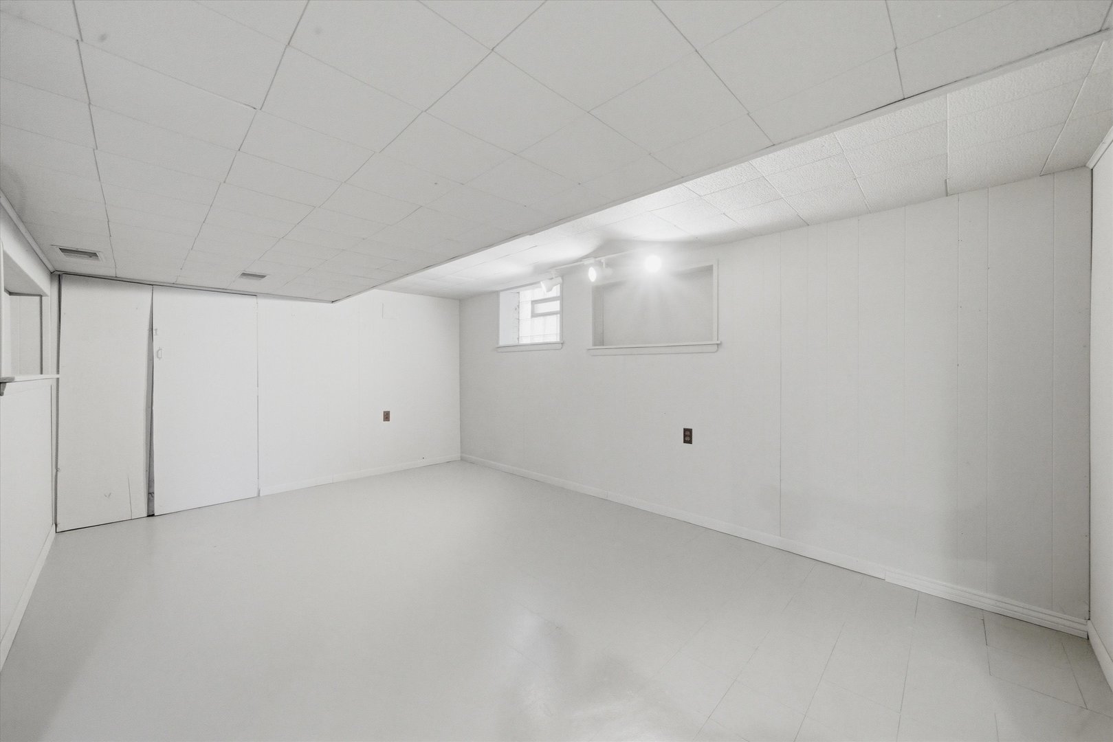 8121 S Commercial Avenue