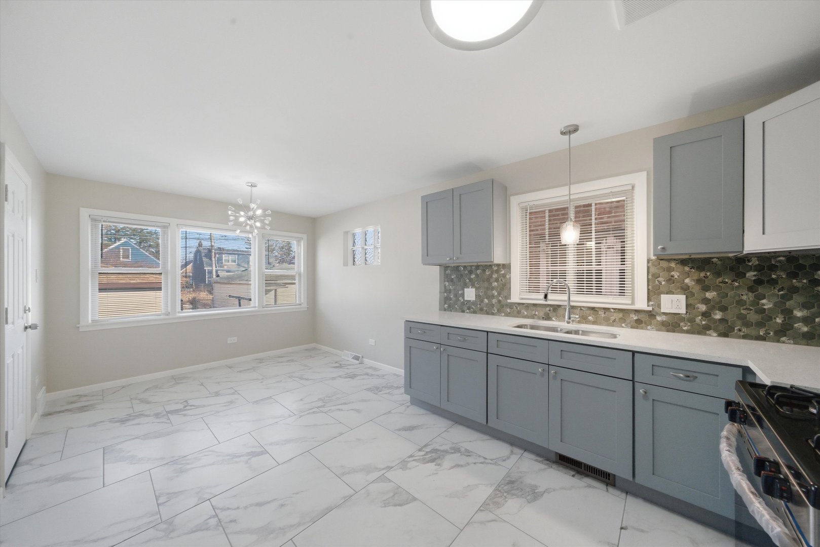 8121 S Commercial Avenue