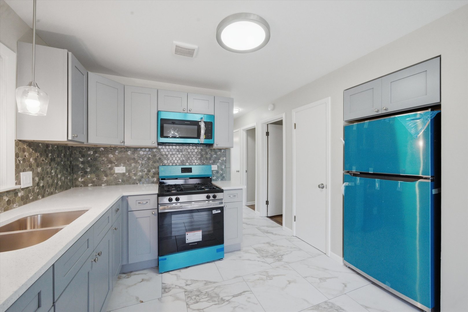 8121 S Commercial Avenue