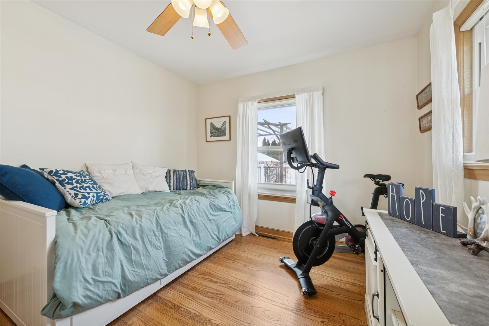 1908 Sunnyside Avenue