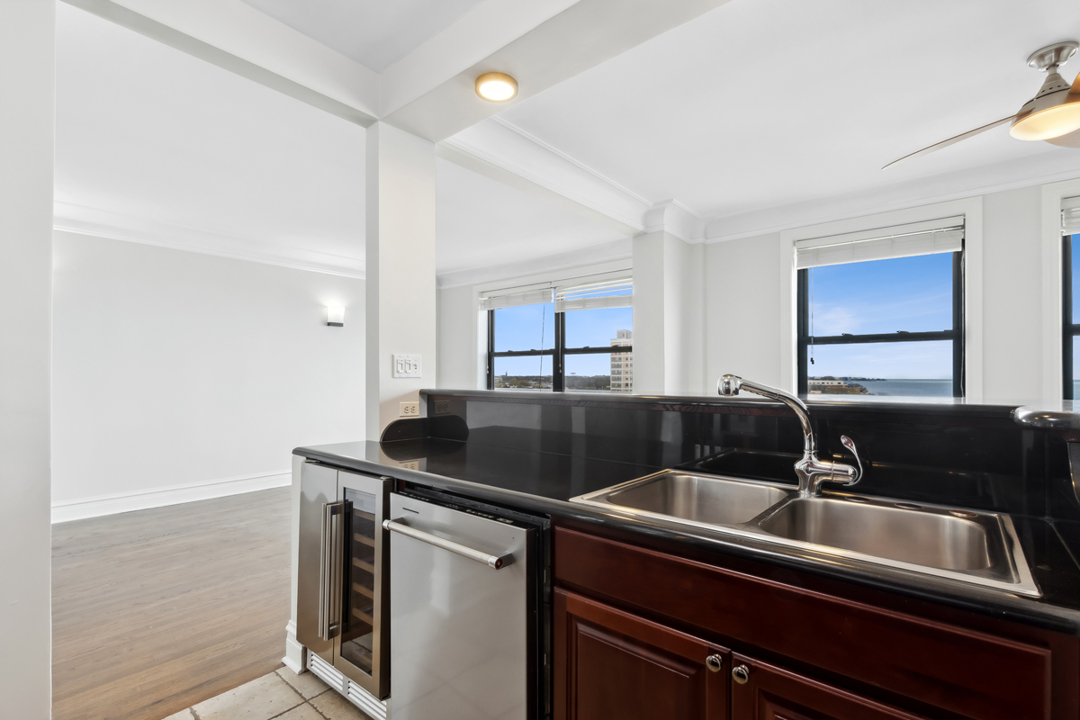 1205 W Sherwin Avenue Unit: 805