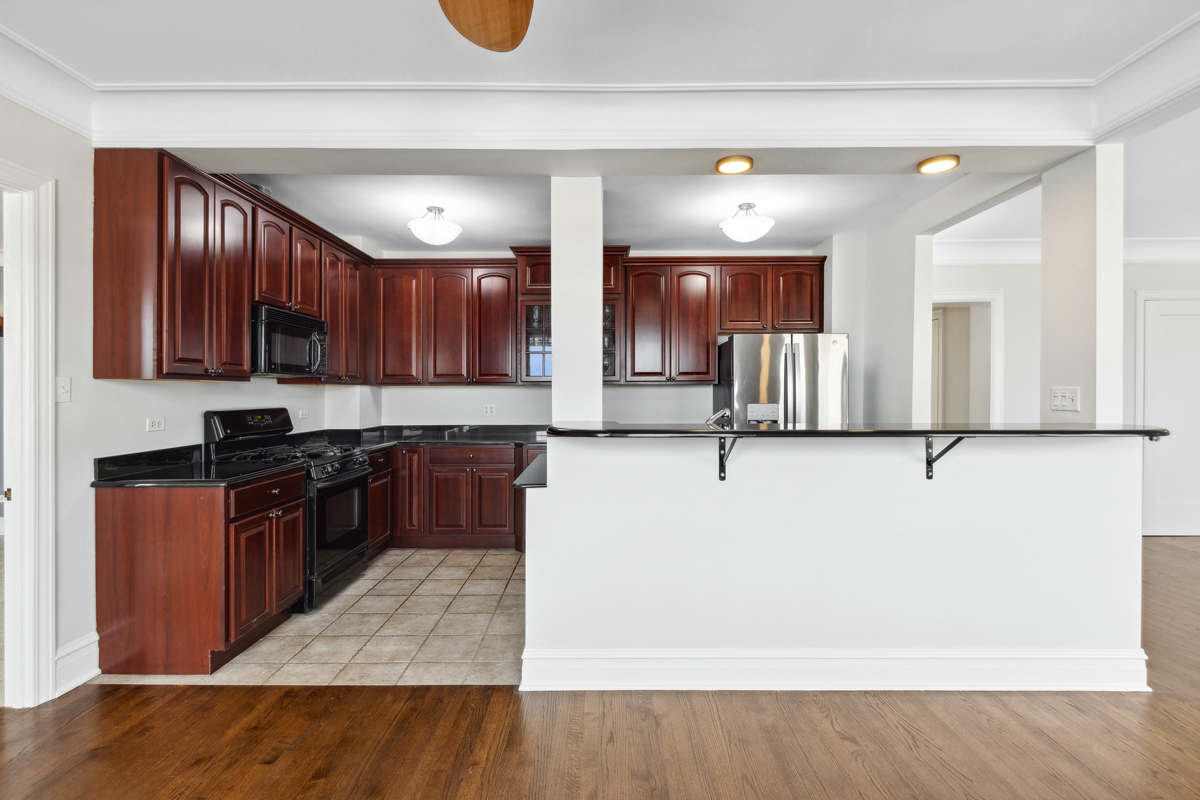 1205 W Sherwin Avenue Unit: 805