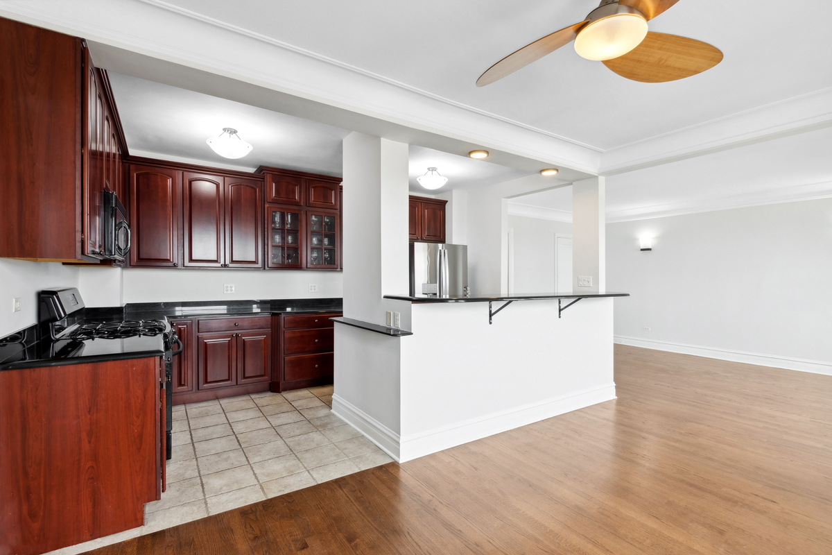 1205 W Sherwin Avenue Unit: 805