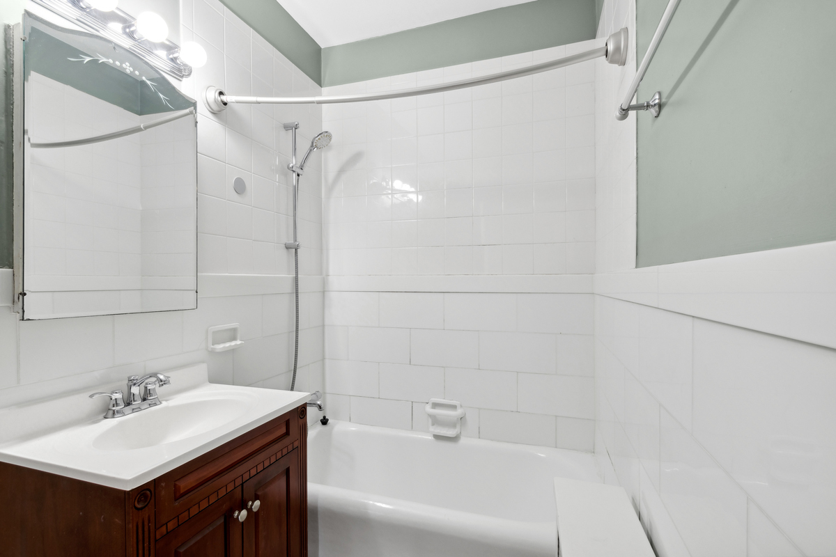 1205 W Sherwin Avenue Unit: 805