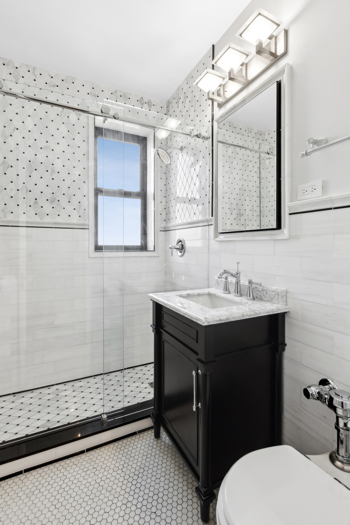 1205 W Sherwin Avenue Unit: 805