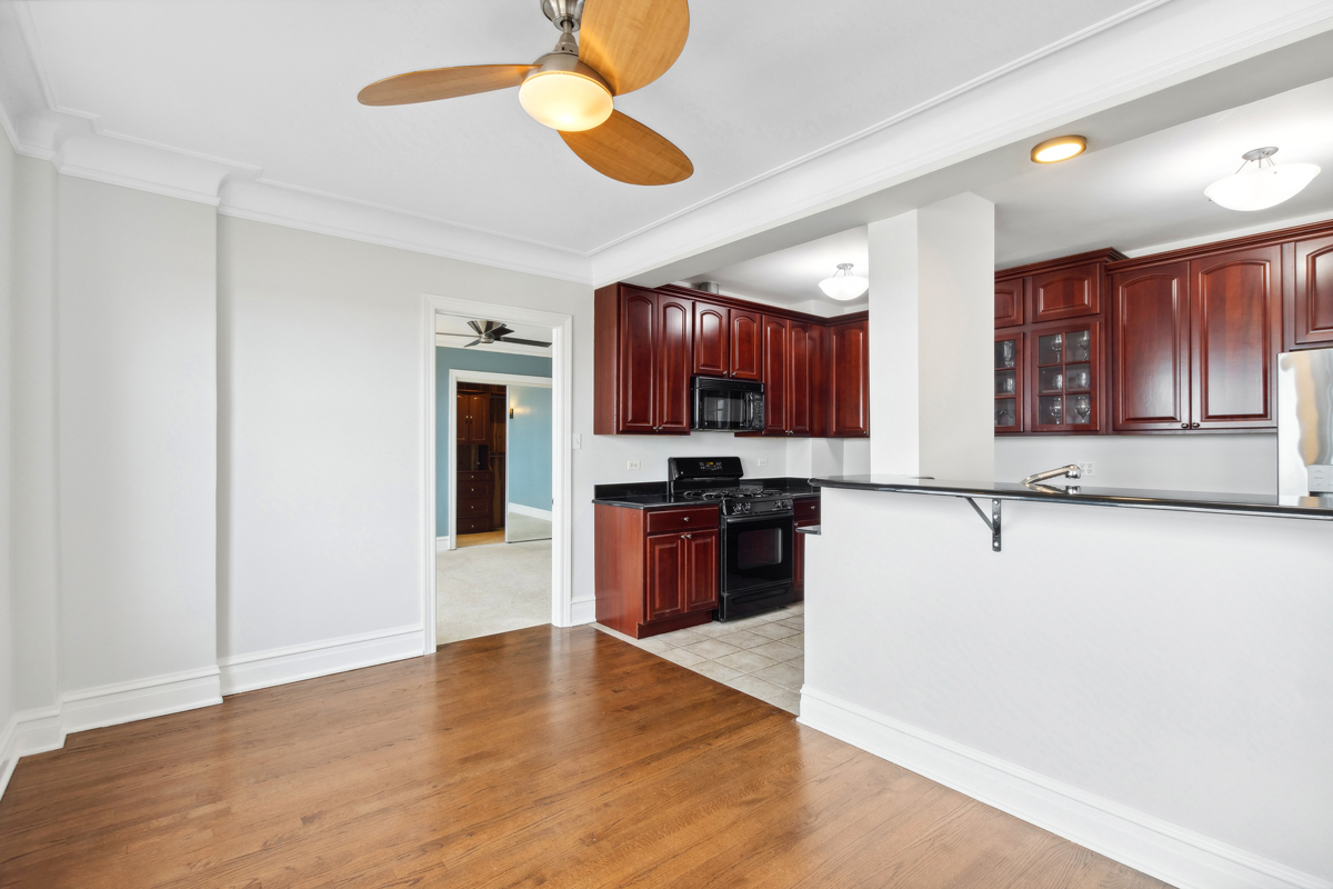 1205 W Sherwin Avenue Unit: 805
