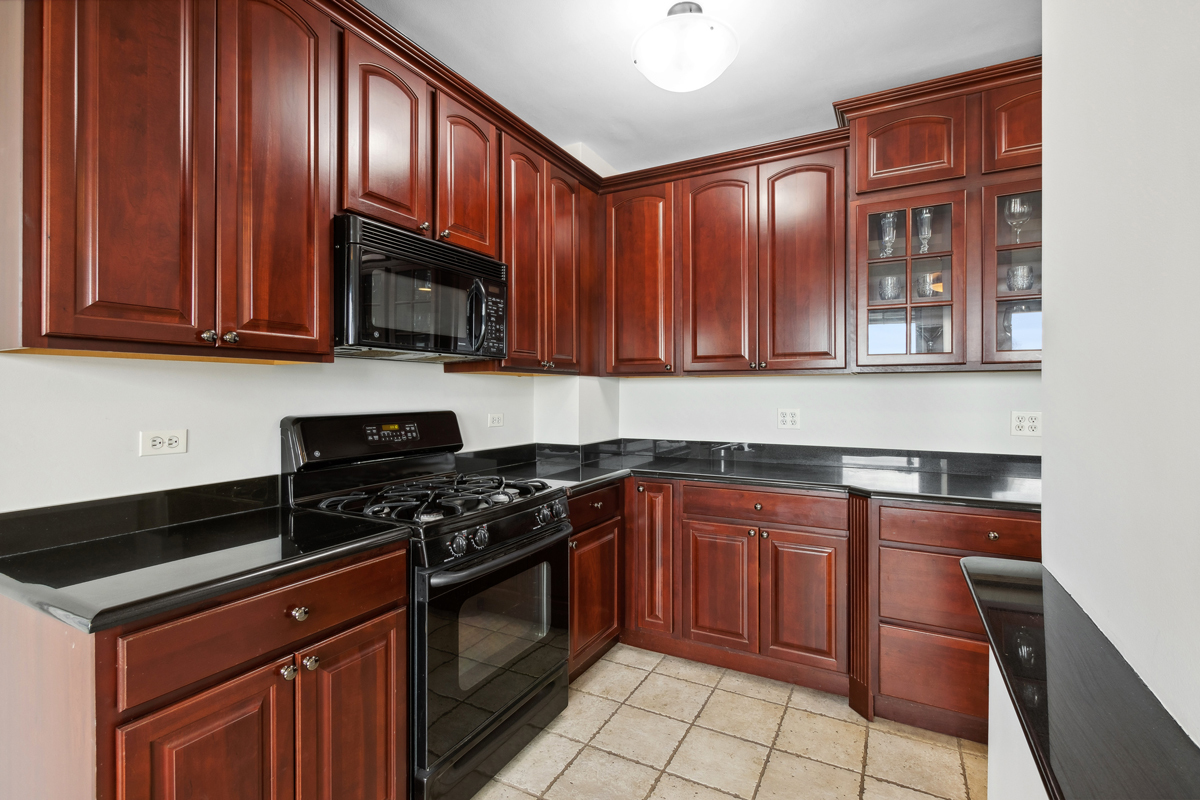 1205 W Sherwin Avenue Unit: 805
