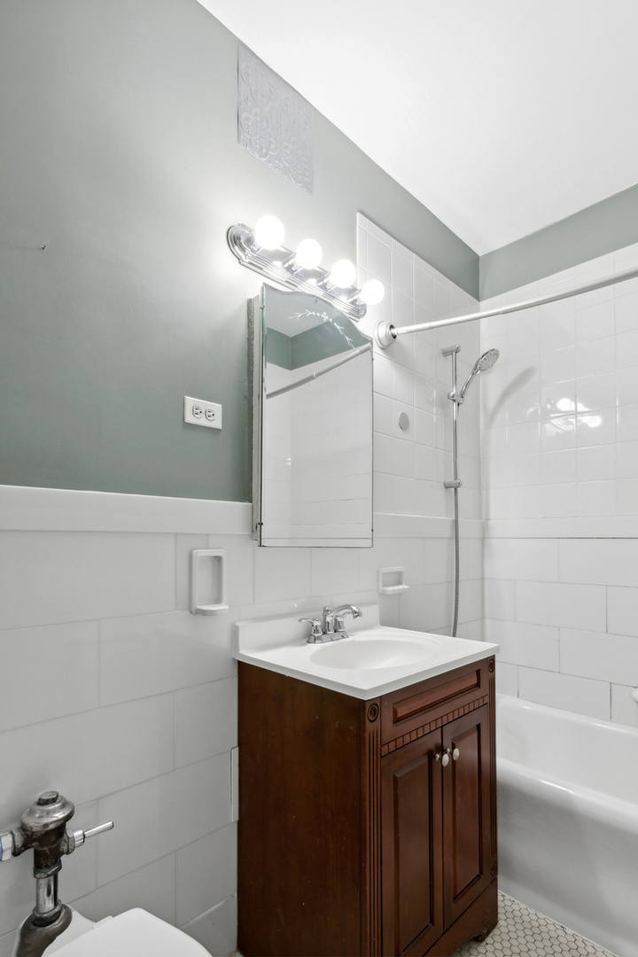 1205 W Sherwin Avenue Unit: 805