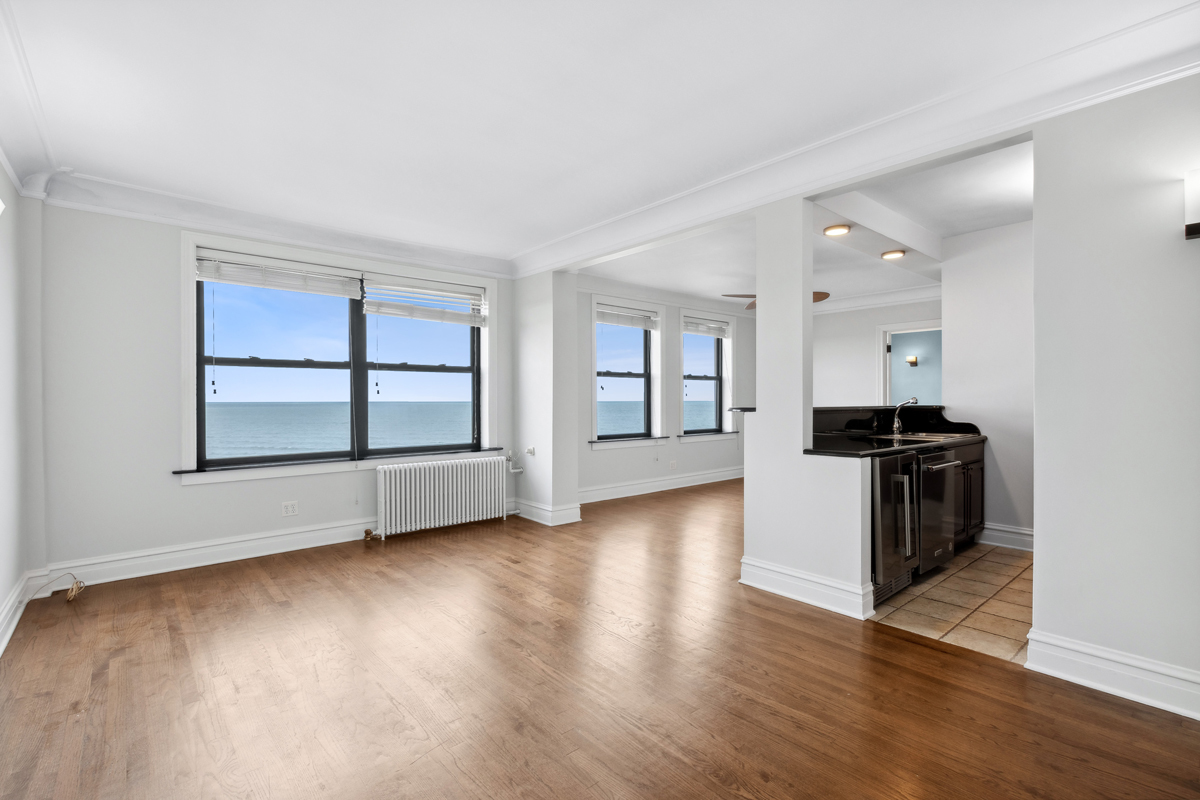 1205 W Sherwin Avenue Unit: 805