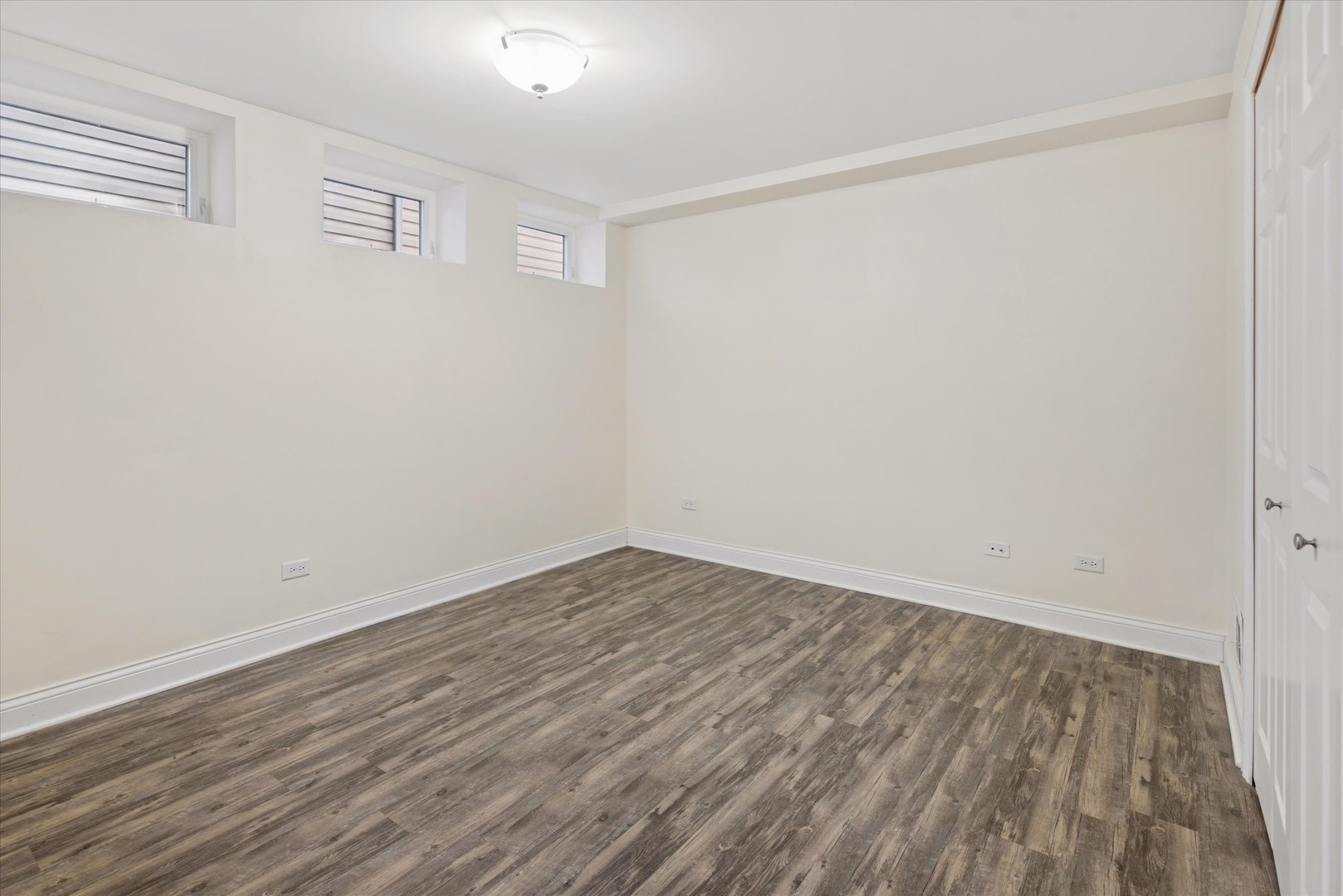 5658 N Latrobe Avenue