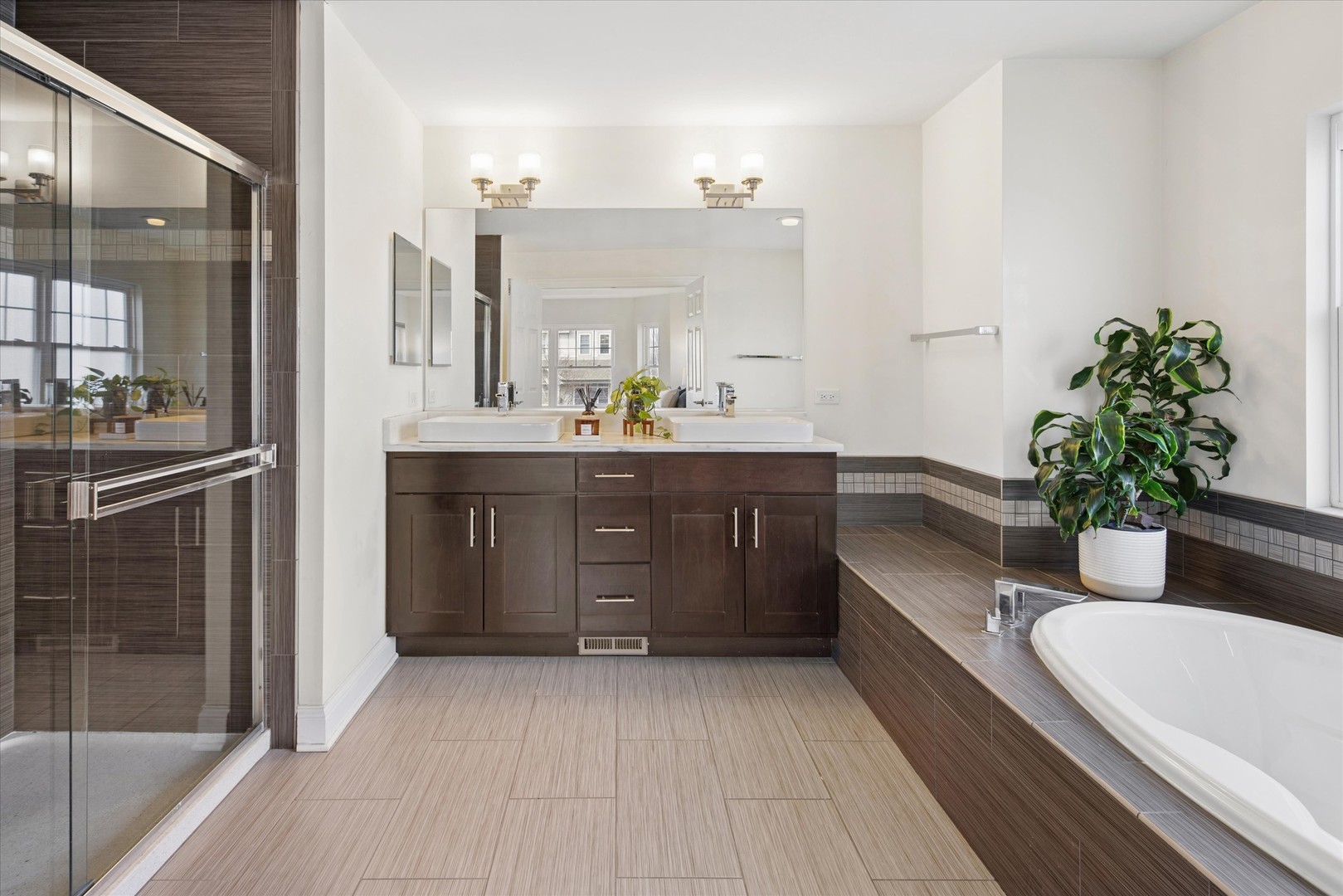 5658 N Latrobe Avenue