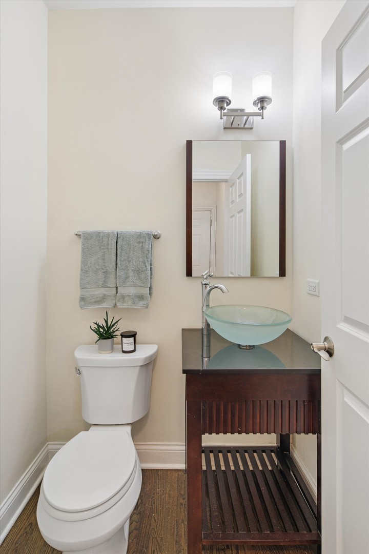 5658 N Latrobe Avenue