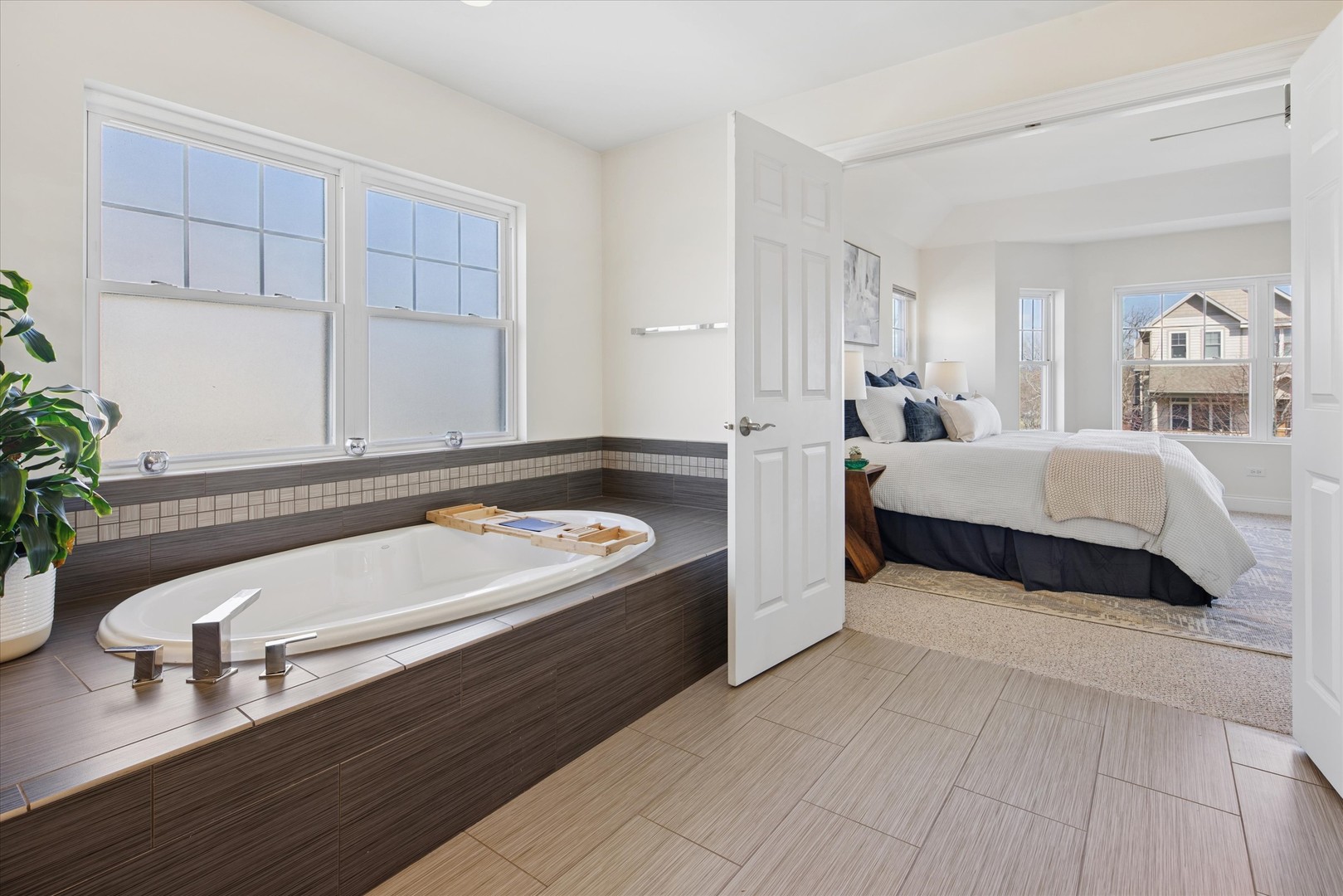 5658 N Latrobe Avenue