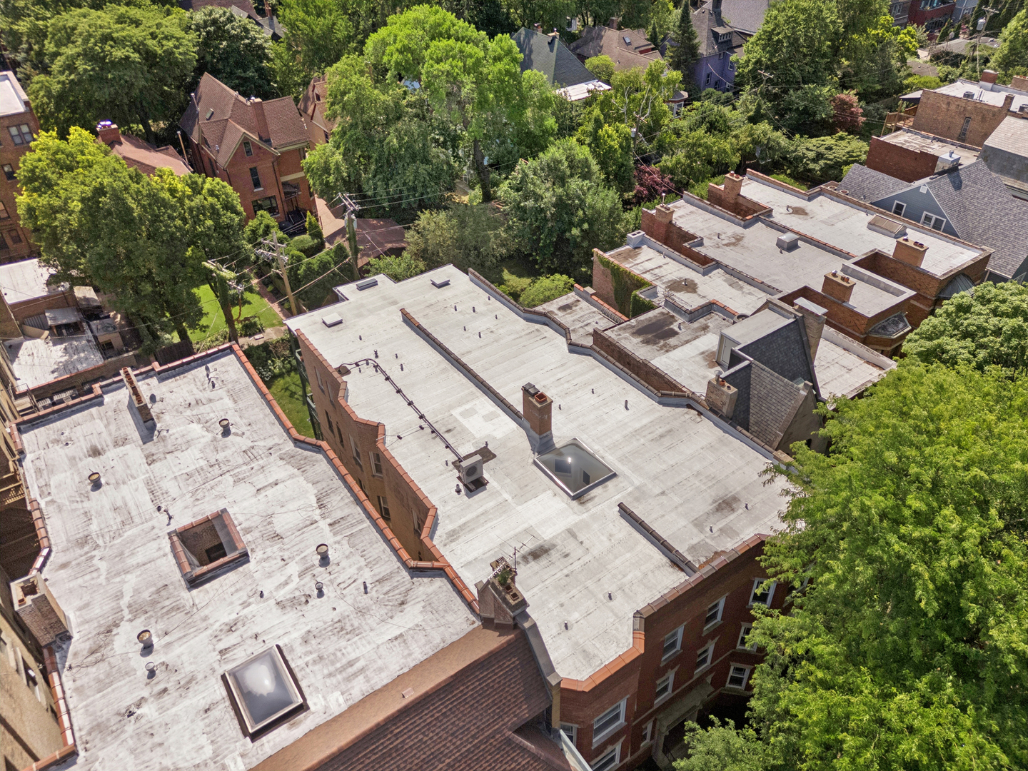 5715 S Blackstone Avenue Unit: 2S