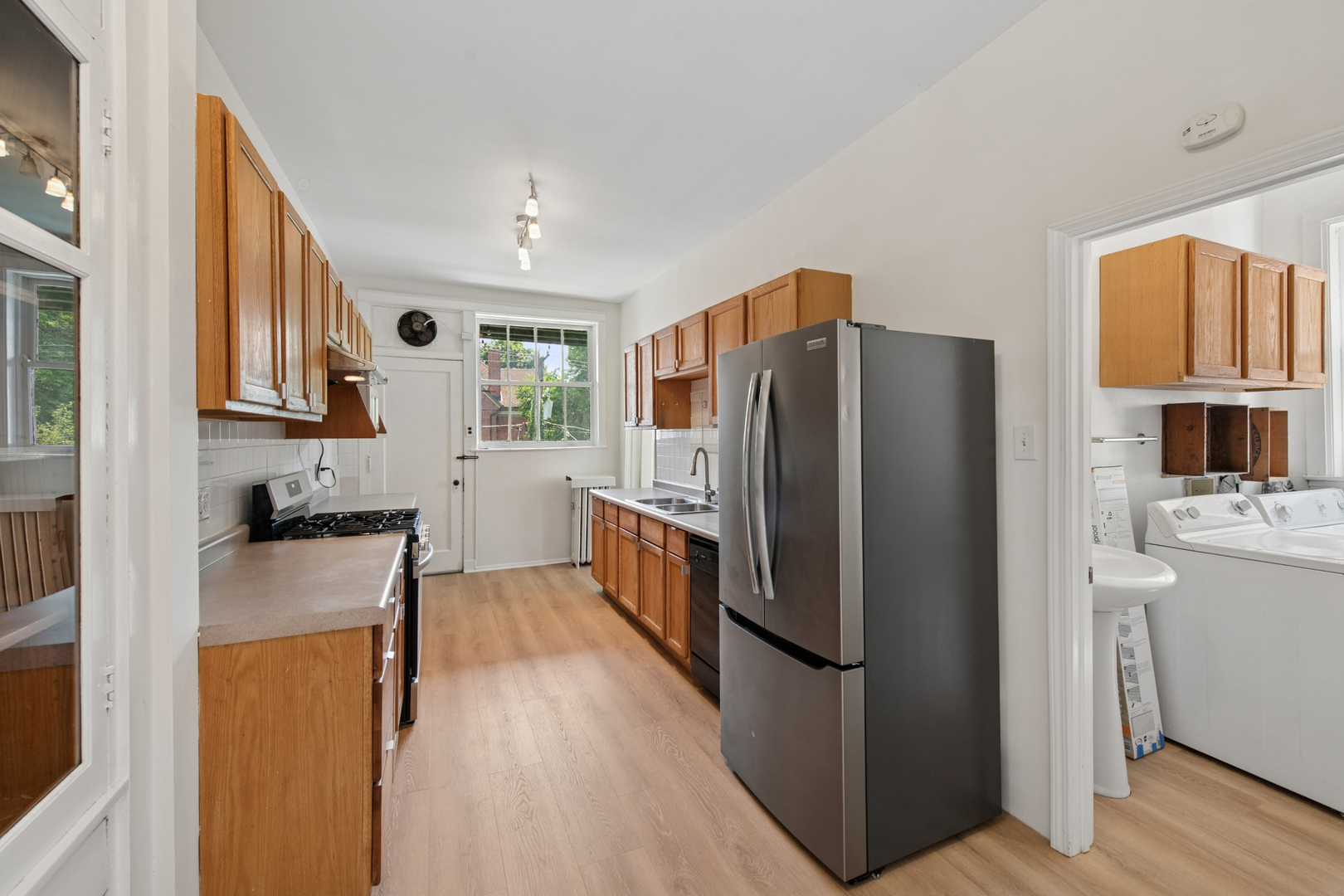 5715 S Blackstone Avenue Unit: 2S