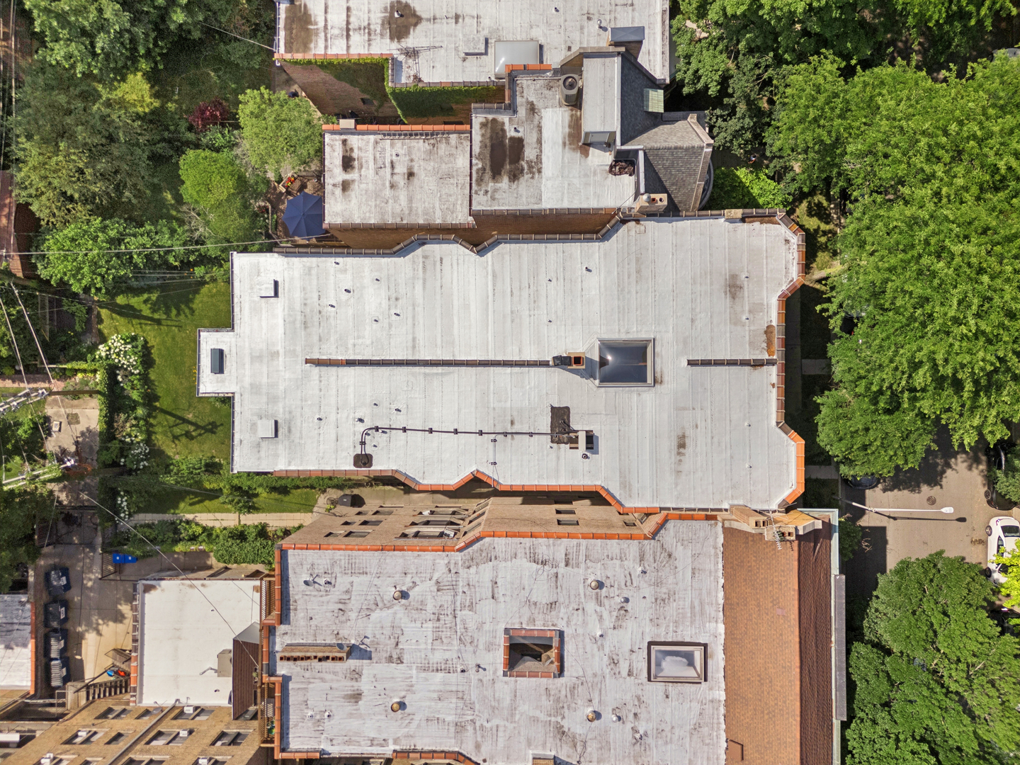 5715 S Blackstone Avenue Unit: 2S