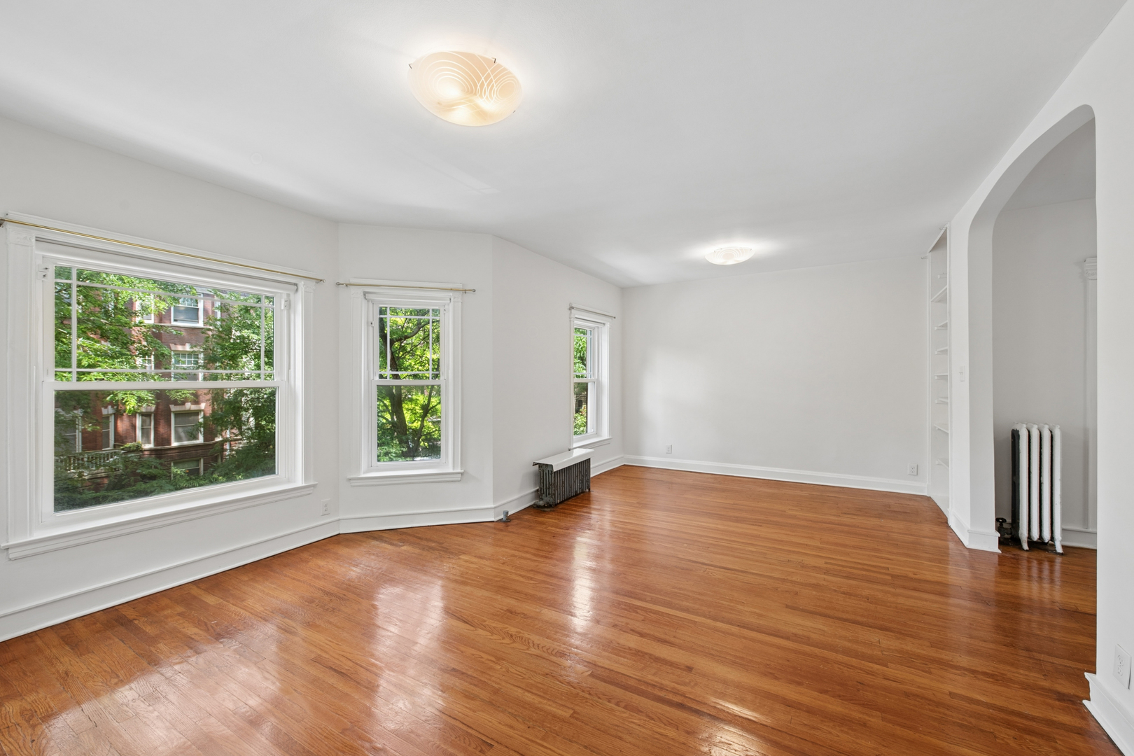 5715 S Blackstone Avenue Unit: 2S