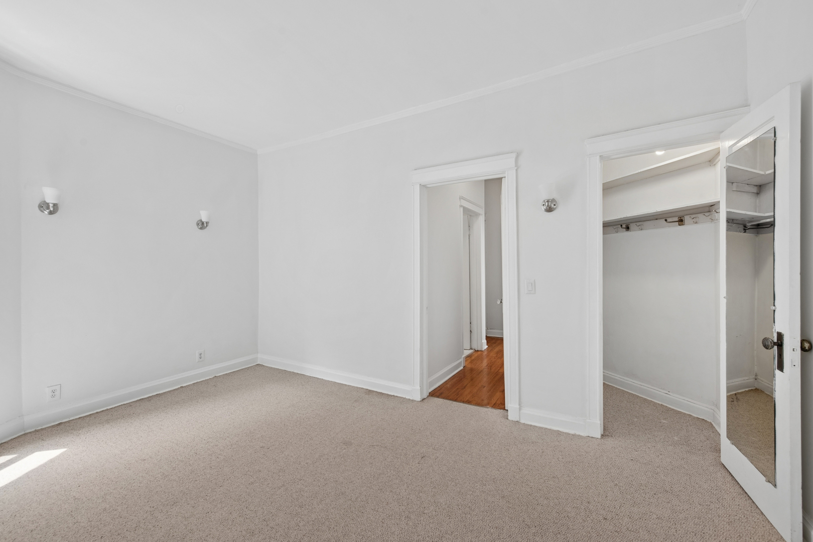 5715 S Blackstone Avenue Unit: 2S