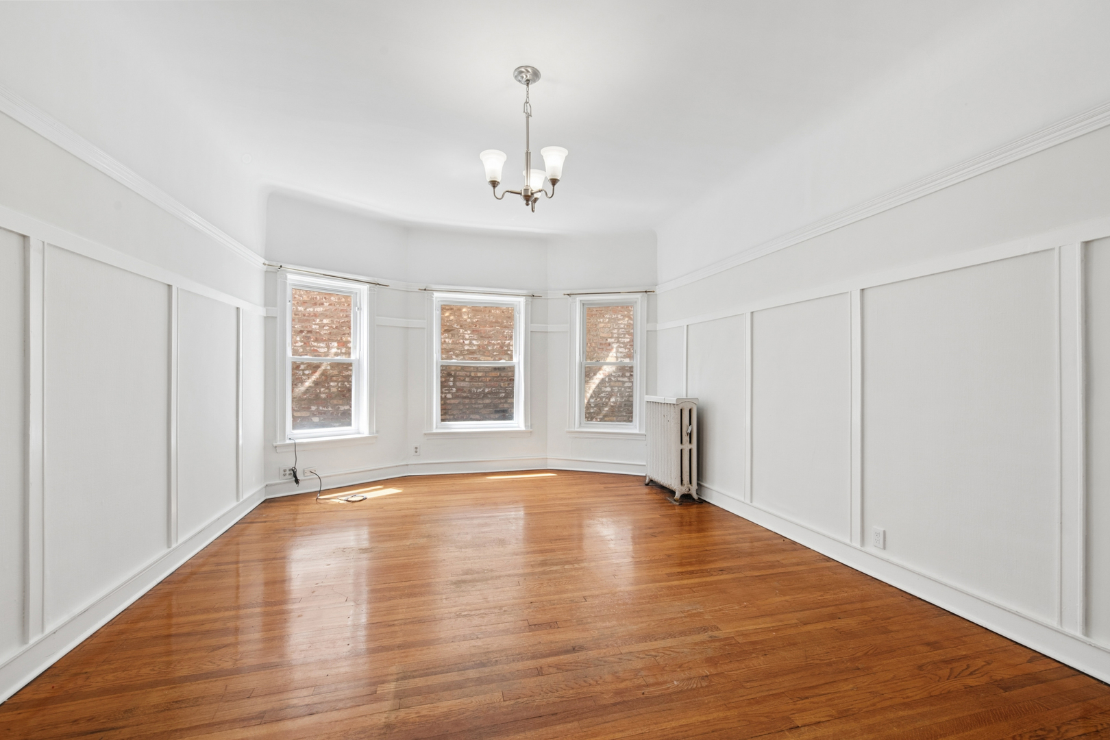 5715 S Blackstone Avenue Unit: 2S