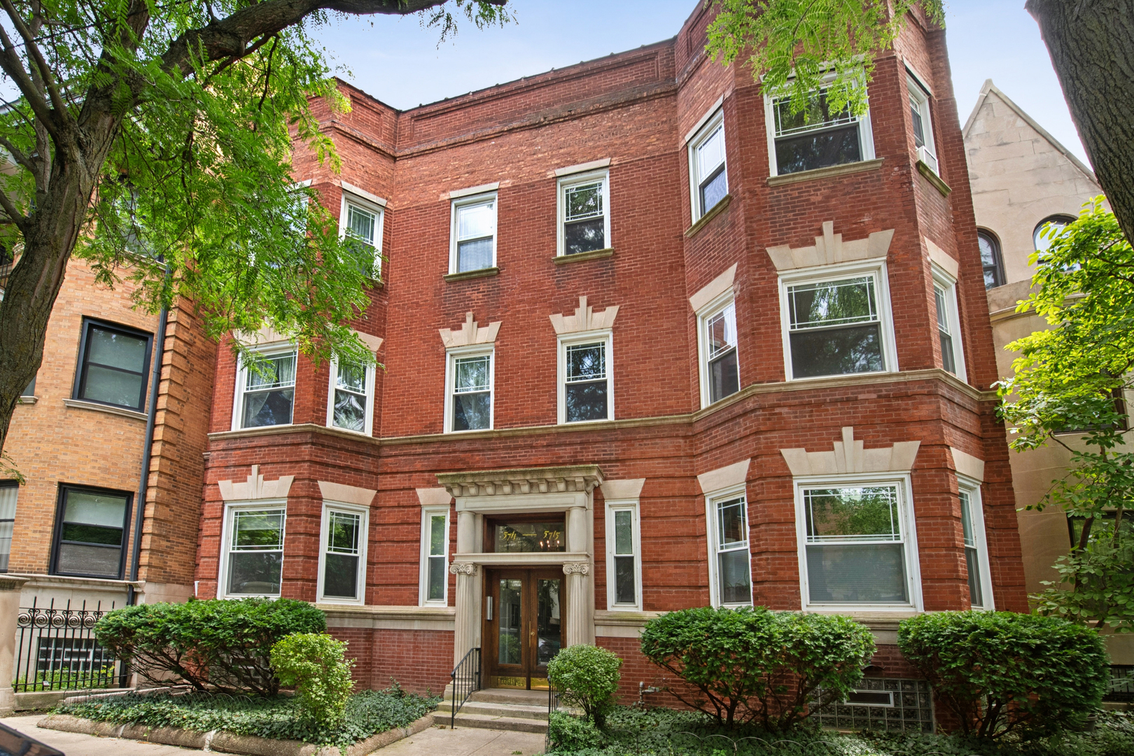 5715 S Blackstone Avenue Unit: 2S