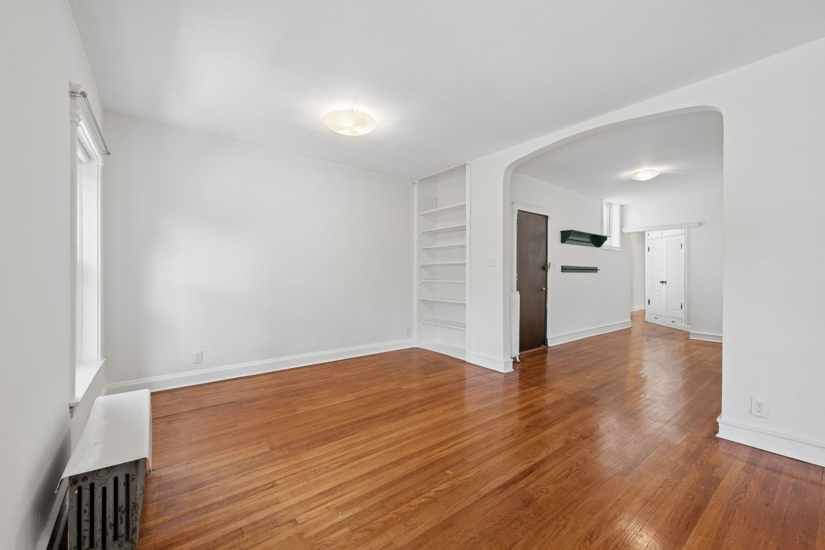 5715 S Blackstone Avenue Unit: 2S