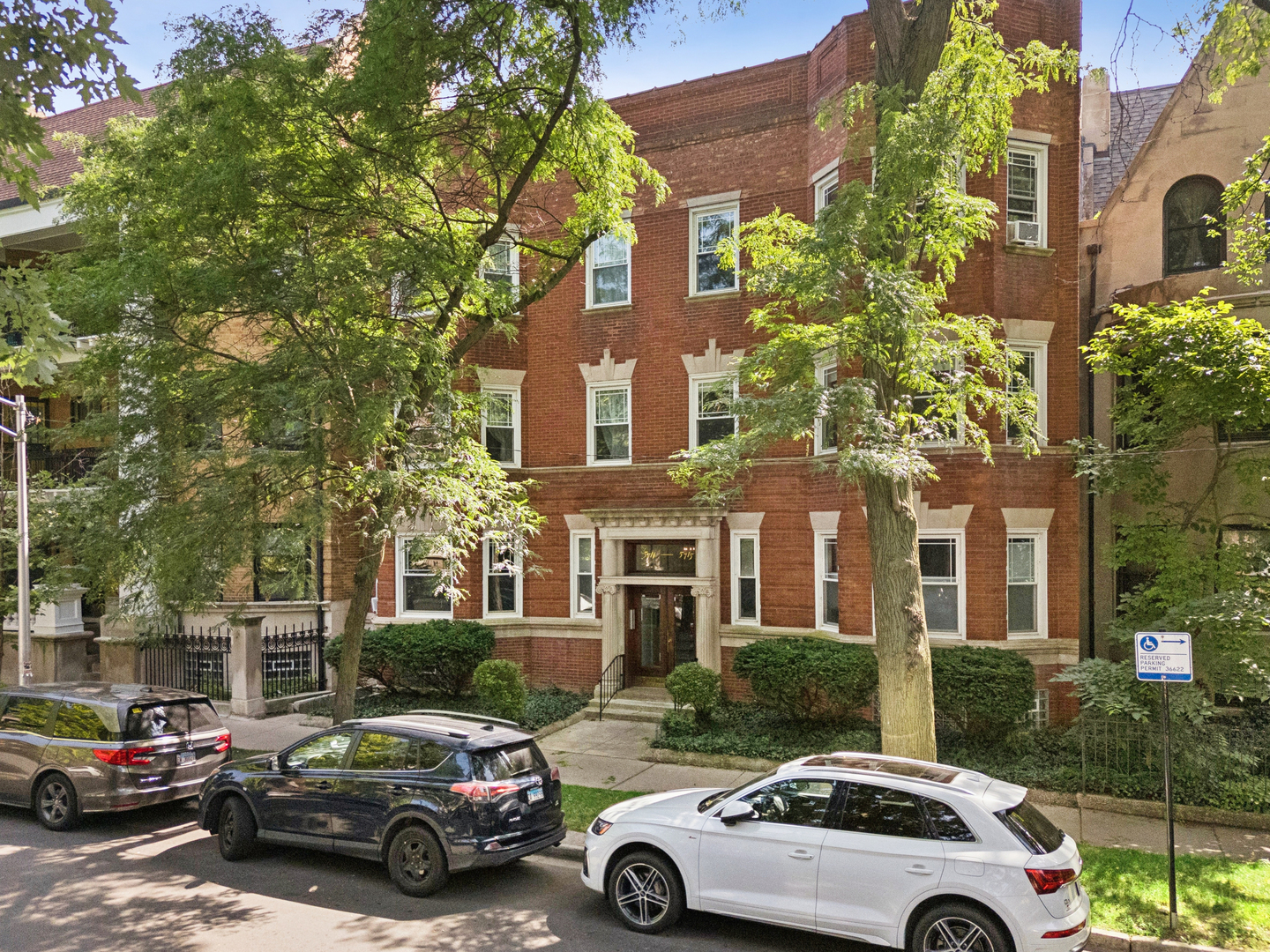 5715 S Blackstone Avenue Unit: 2S